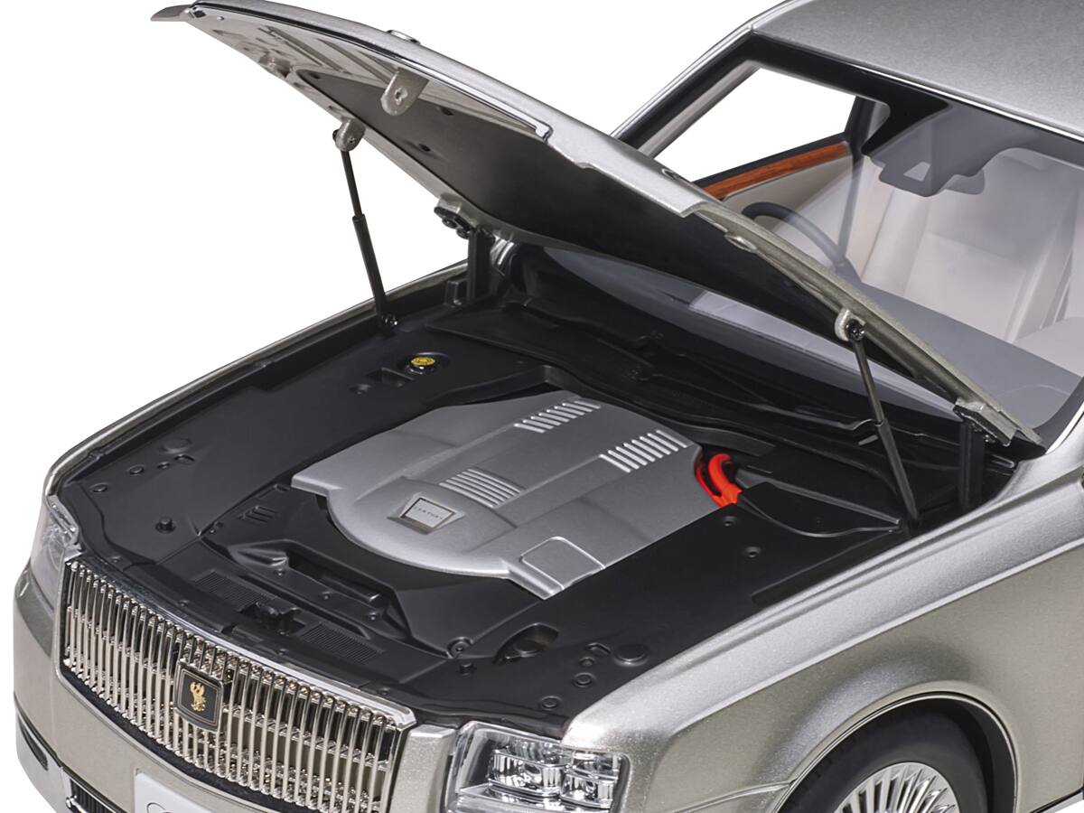 Left. Autoart - Toyota Century with Curtains RHD (Right Hand Drive) Silver Special Edition 1/18 Model Car by Autoart - Silver.