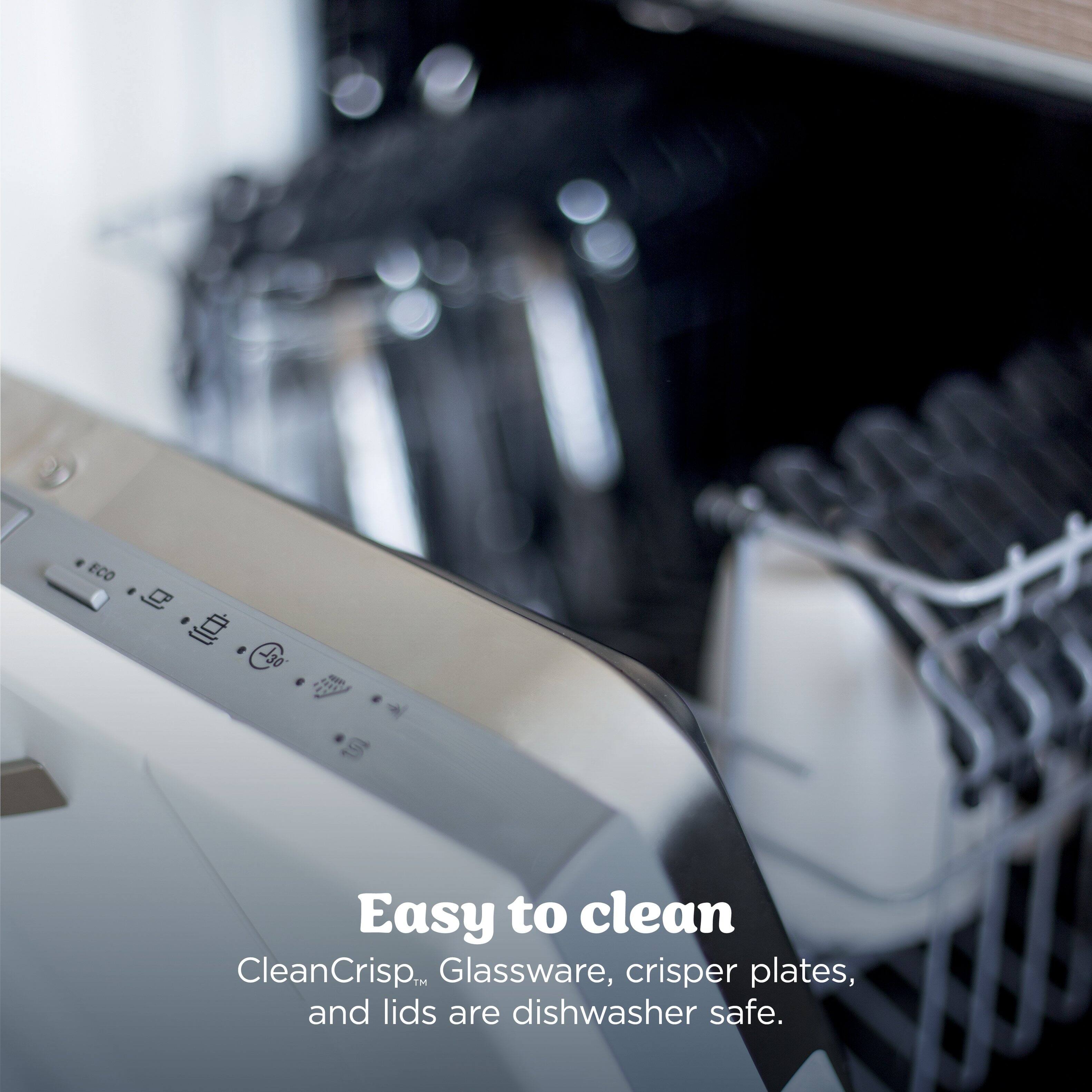 Easy to clean  
CleanCrisp™ Glassware, crisper plates, and lids are dishwasher safe.