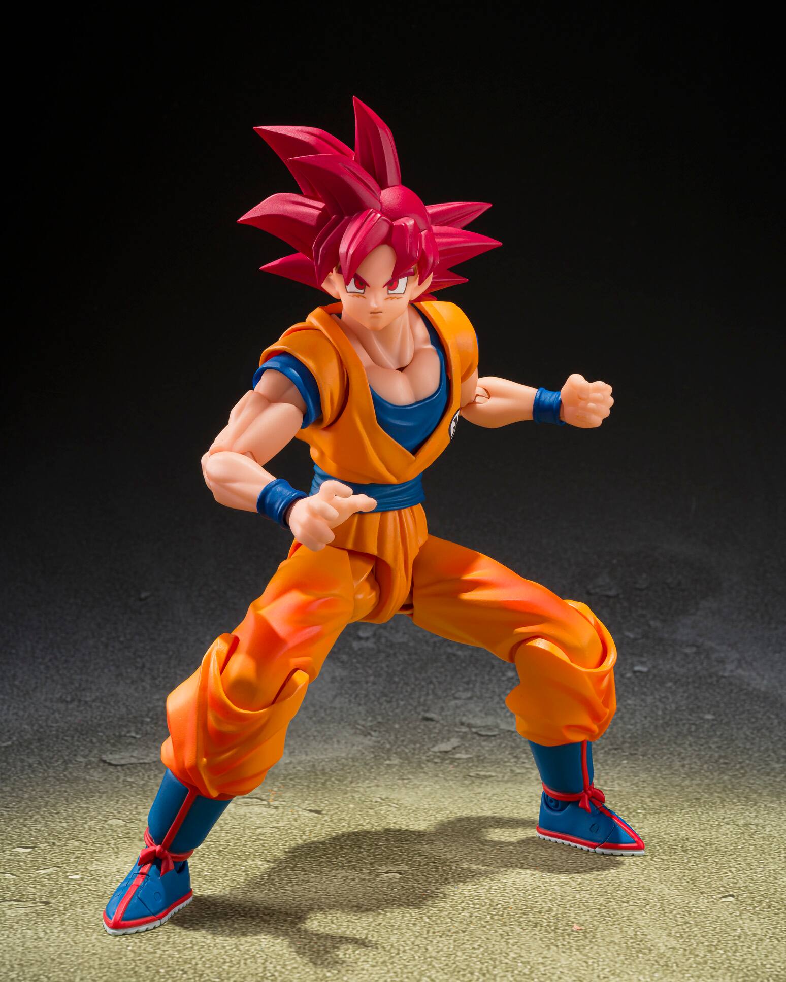 Angle. Bandai - 5.5" Super Saiyan God Son Goku (God Aura) - Dragon Ball Super - Tamashii Nations S.H.Figuarts.