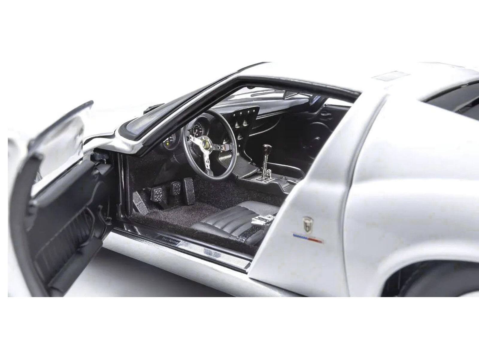 Lamborghini Miura P 400 White 1/18 Diecast Model Car by Kyosho