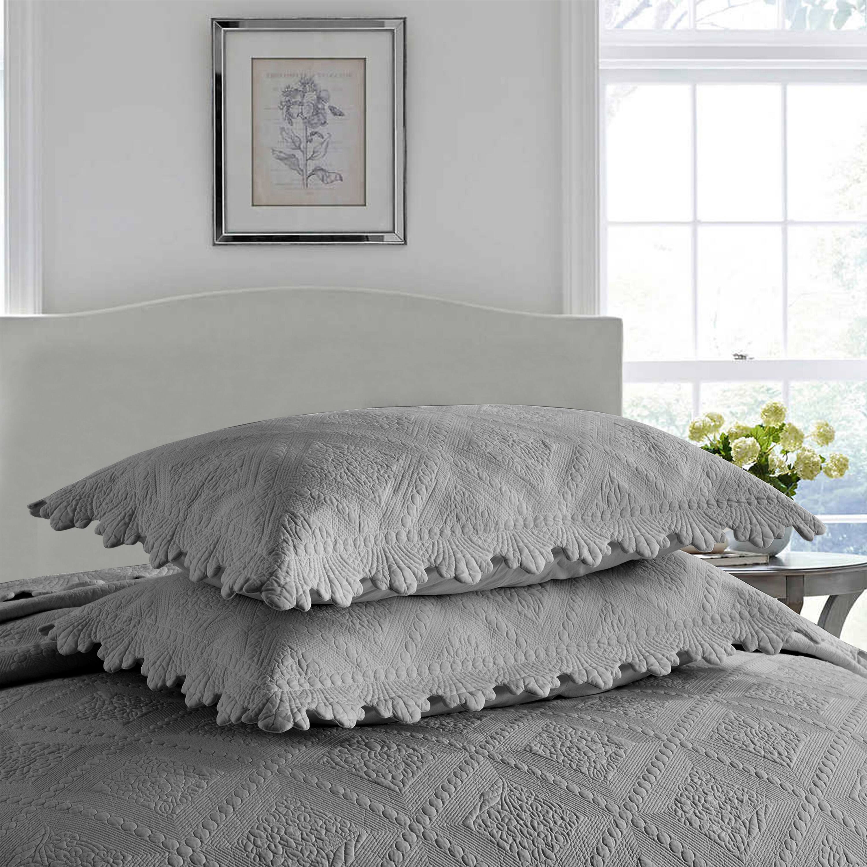 Left. MarCielo - Marcielo 3 Piece 100% Cotton Oversized Bedspread Lightweight Quilt Bedspread Set - Light Grey.