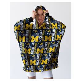 Pegasus - Michigan Wolverines Homefield Repeat Logo Wearable Hooded Blanket - Multicolor