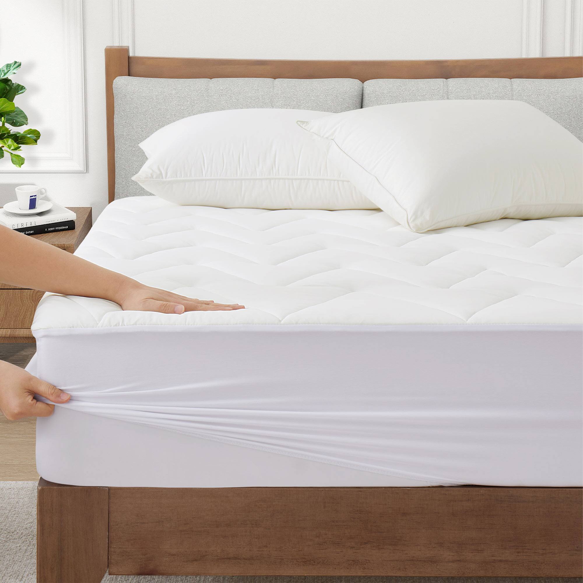 Angle. Peace Nest - Peace Nest Soft Cooling Waterproof Quilted Mattress Pad with Elastic Deep Pocket, Zigzag, Queen - Zigzag.