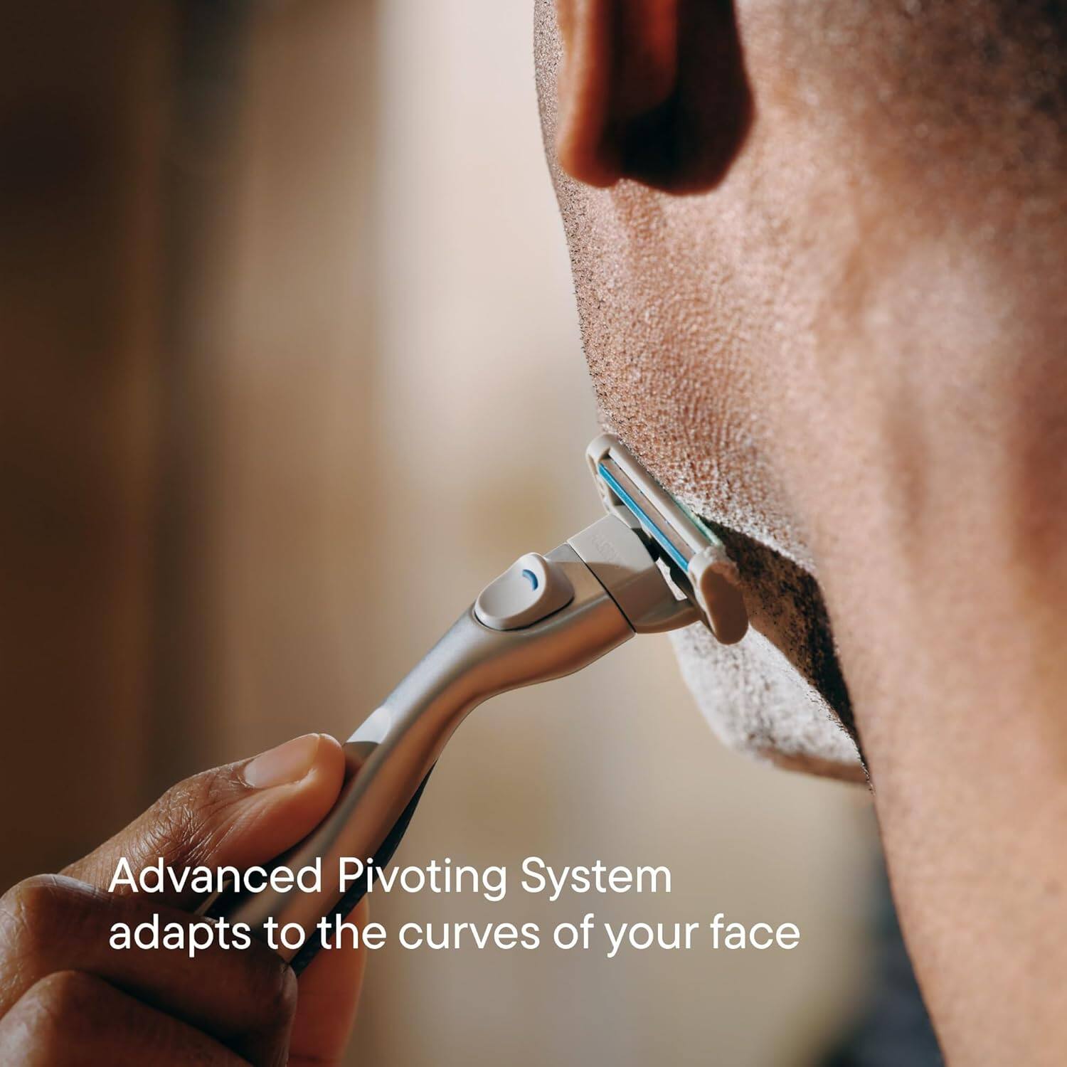 Advanced Pivoting System adapts to the curves of your face