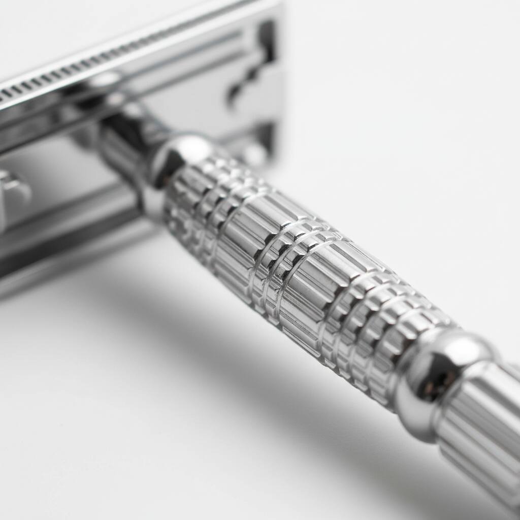 Back. Dazzed Corner - Double Edge Safety Razor – 5 Swedish Steel Blades - Silver.