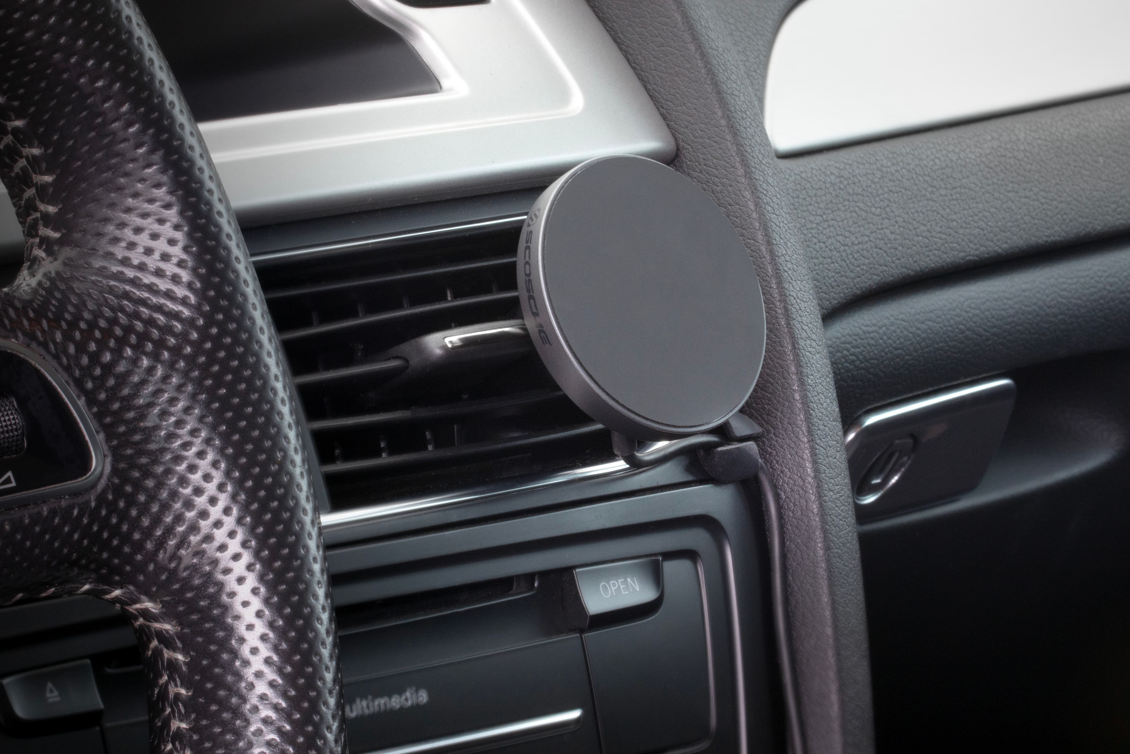 The text on the image reads "OPEN" and "ultimedia." However, the text is not grouped correctly. The correct grouping would be: "OPEN ultimedia."