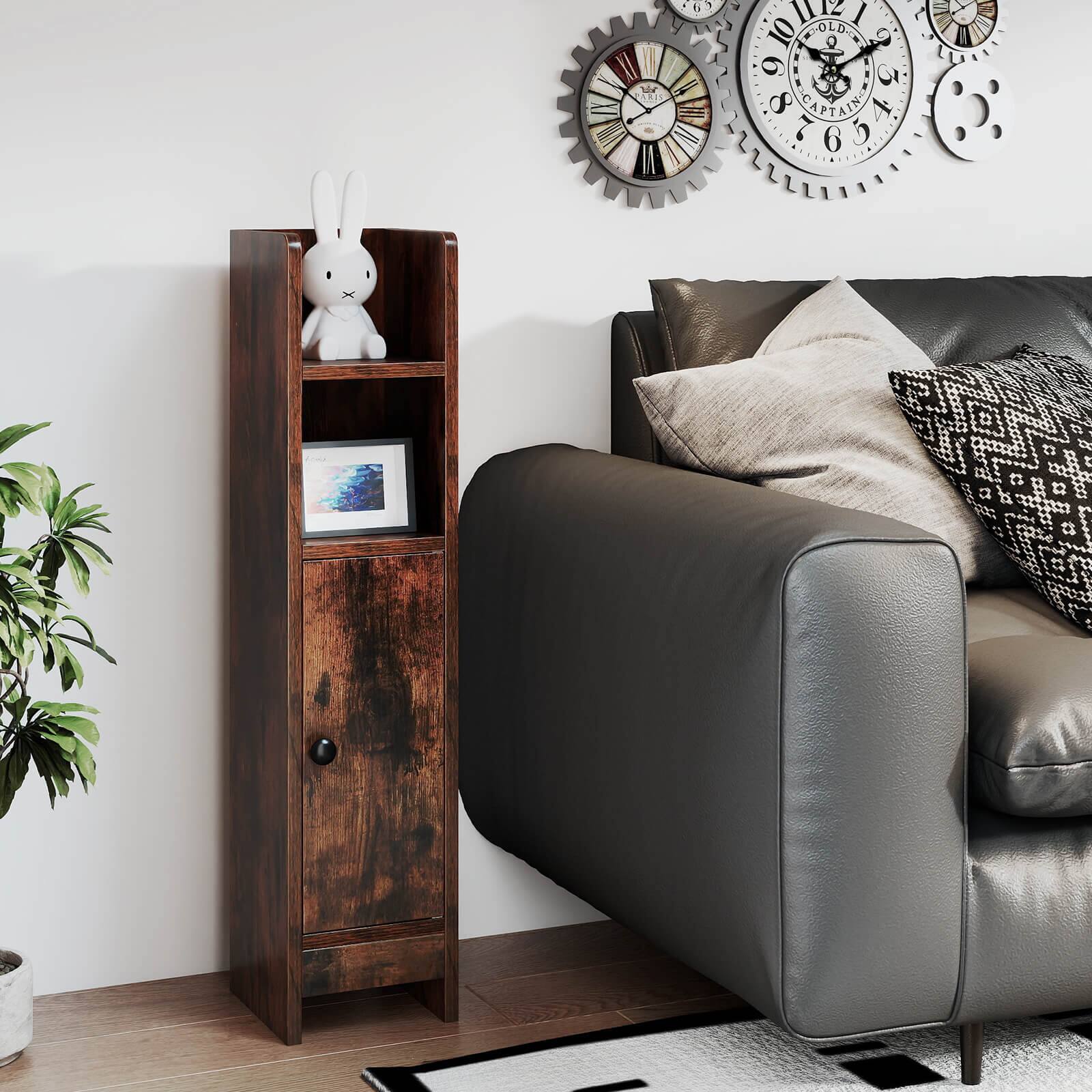 The text on the clocks reads:

- "OLD"
- "CAPTAIN"
- "SAPTAIN"

The corrected text grouped is:

- "OLD"
- "CAPTAIN"
- "SAPTAIN"