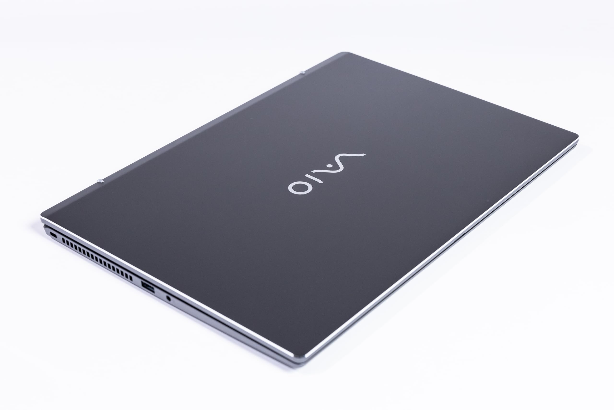 Angle. VAIO - VAIO FS 16" | Intel® Core™ Ultra 7 | 16GB RAM | 1TB SSD | Aluminum Chassis |.