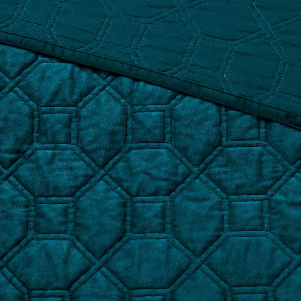 Alt View 5. Gracie Mills - Gracie Mills Gayle 3-Piece Casual Geometric Velvet Quilt Set - Teal.