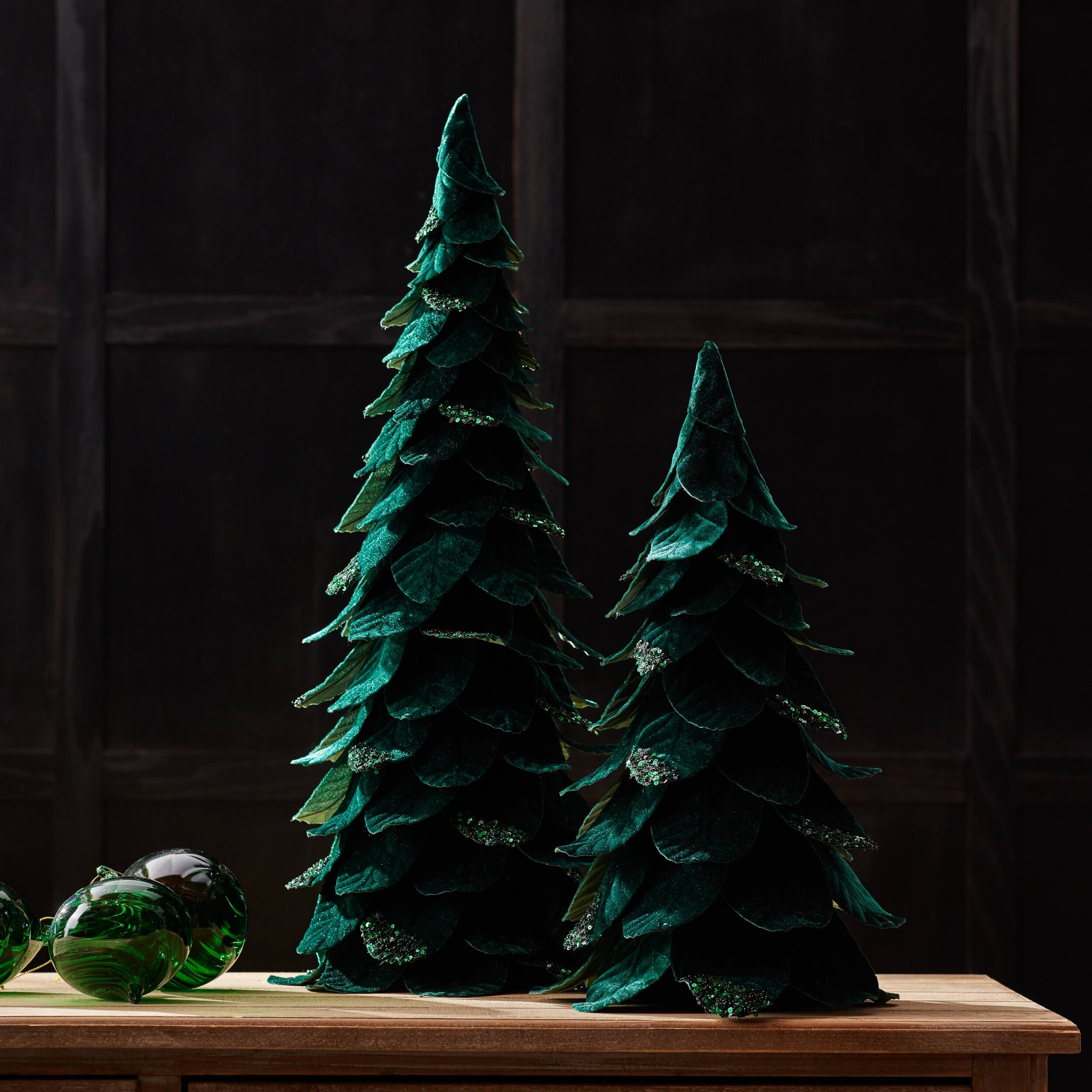 Back. BreeBe - Green Beaded Leaf Pine Tree (Set of 2) - Green.