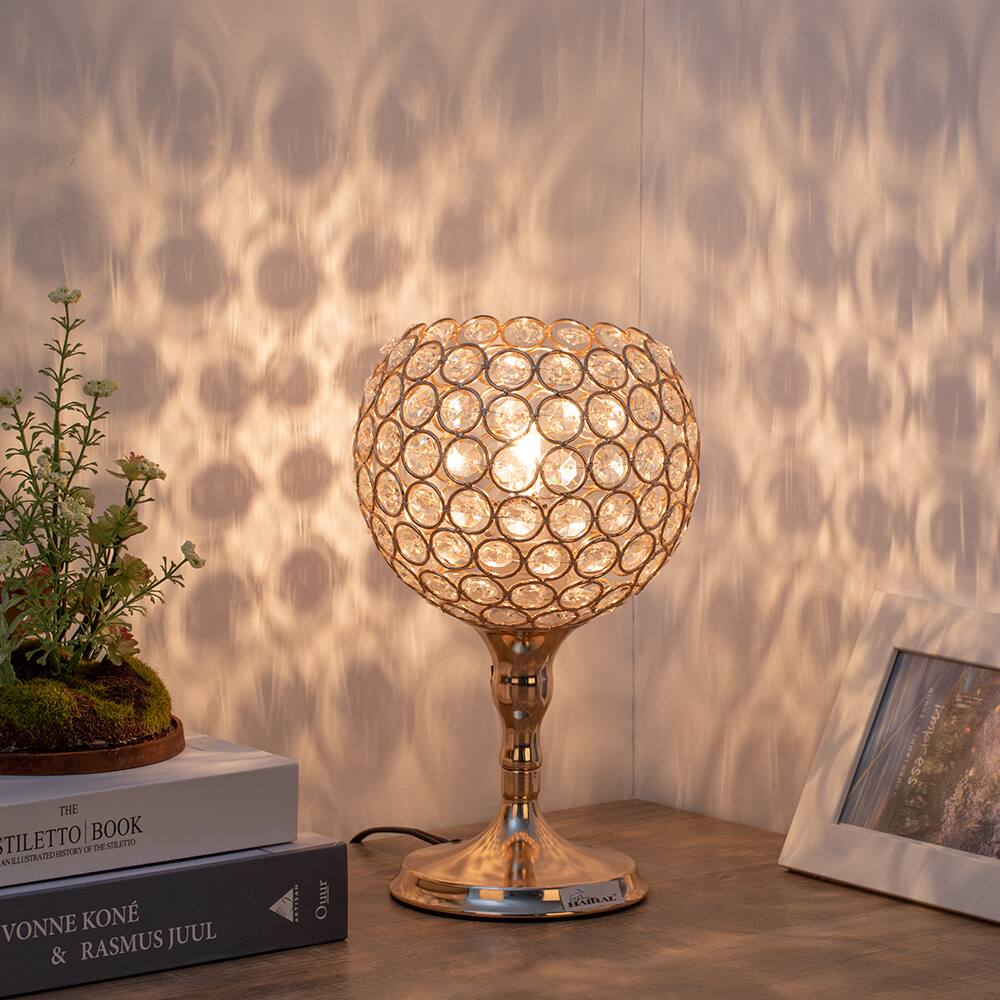 THE STILETTO | BOOK  
AN ILLUSTRATED HISTORY OF THE STILETTO  
VONNE KONE & RASMUS JUUL  

ILLUSTRATIONS BY  
VONNE KONE & RASMUS JUUL  

impress