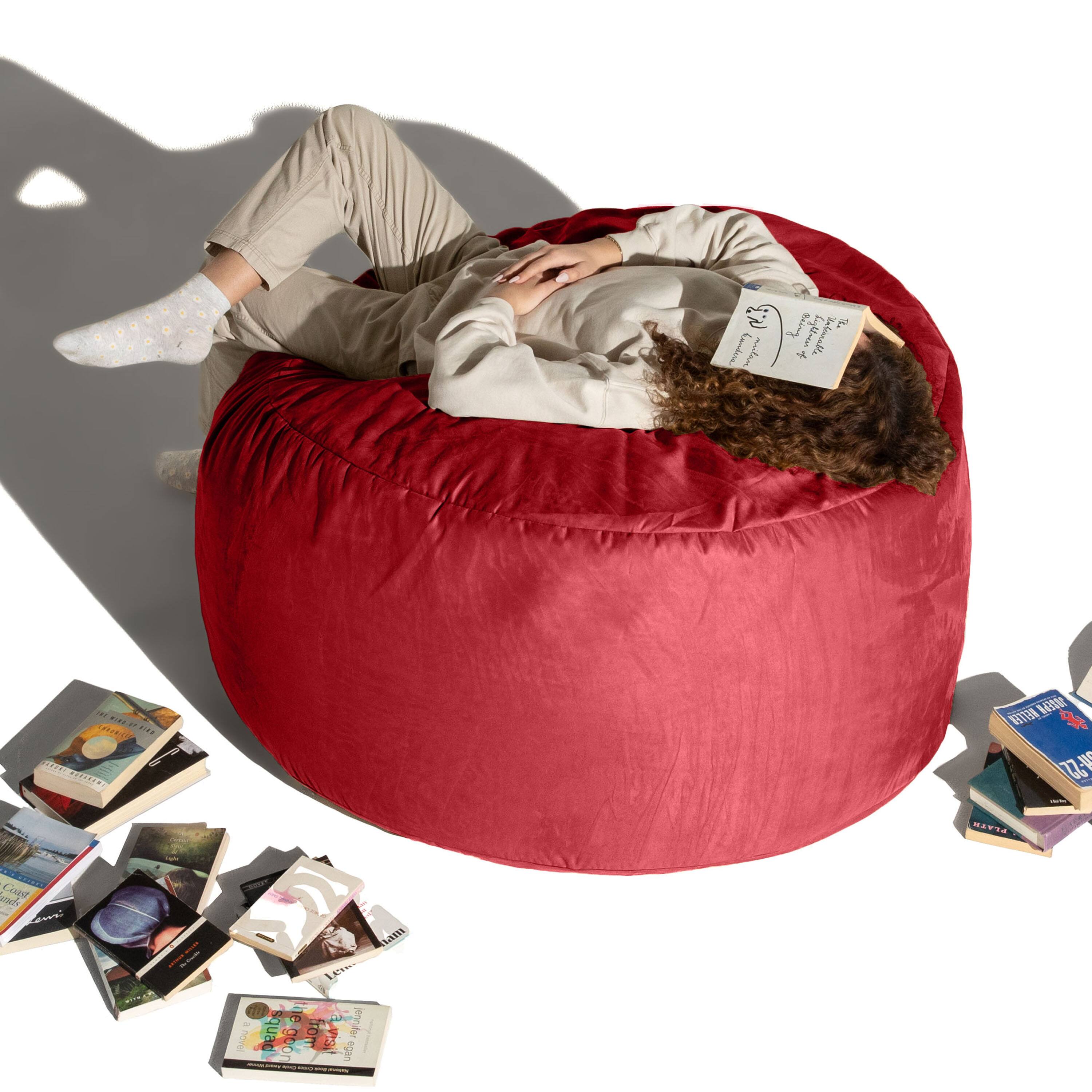 Sure, here is the corrected and grouped text:

**Text on the Image:**
- "auilew L F"
- "Ialnable"
- "0 Ci OOU POPA ETTEN MIt 2L d FLATE coe CooSt - L me P"
- "hovel pents mnelabor 2 TOm A 2 vtde :"

**Corrected Text:**
- "auilew L F"
- "Ialnable"
- "0 Ci OOU POPA ETTEN MIt 2L d FLATE coe CooSt - L me P"
- "hovel pents mnelabor 2 TOm A 2 vtde :"

**Text on the Book:**
- "The Little Prince"
- "Antoine de Saint-Exupéry"

**Text on the Books on the Floor:**
- "The Little Prince"
- "Antoine de Saint-Exupéry"
- "The Little Prince"
- "Antoine de Saint-Exupéry"
- "The Little Prince"
- "Antoine de Saint-Exupéry"
- "The Little Prince"
- "Antoine de Saint-Exupéry"
