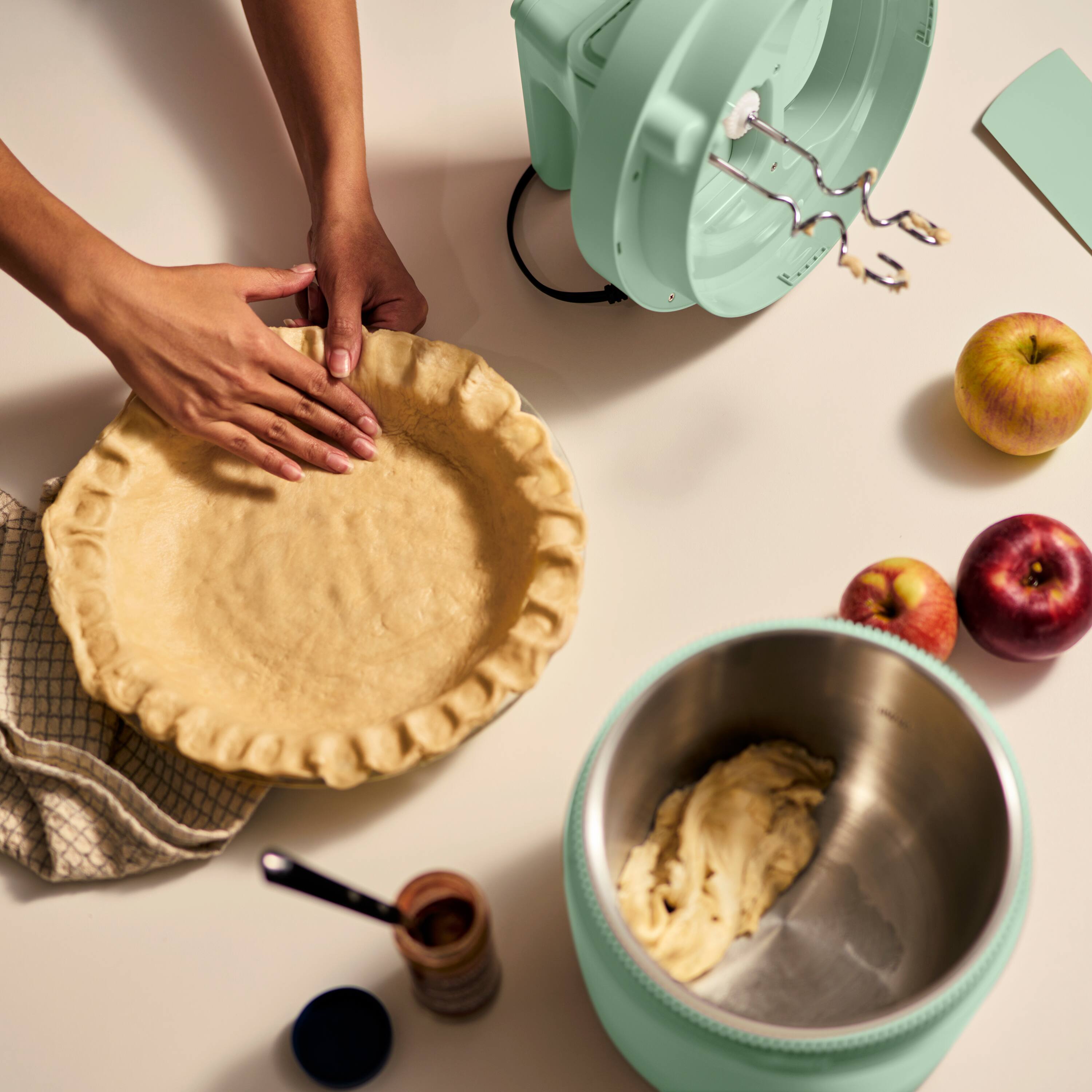 Alt View 6. Bella - 3.5-qt. Hand & Stand Mixer - Seaglass.