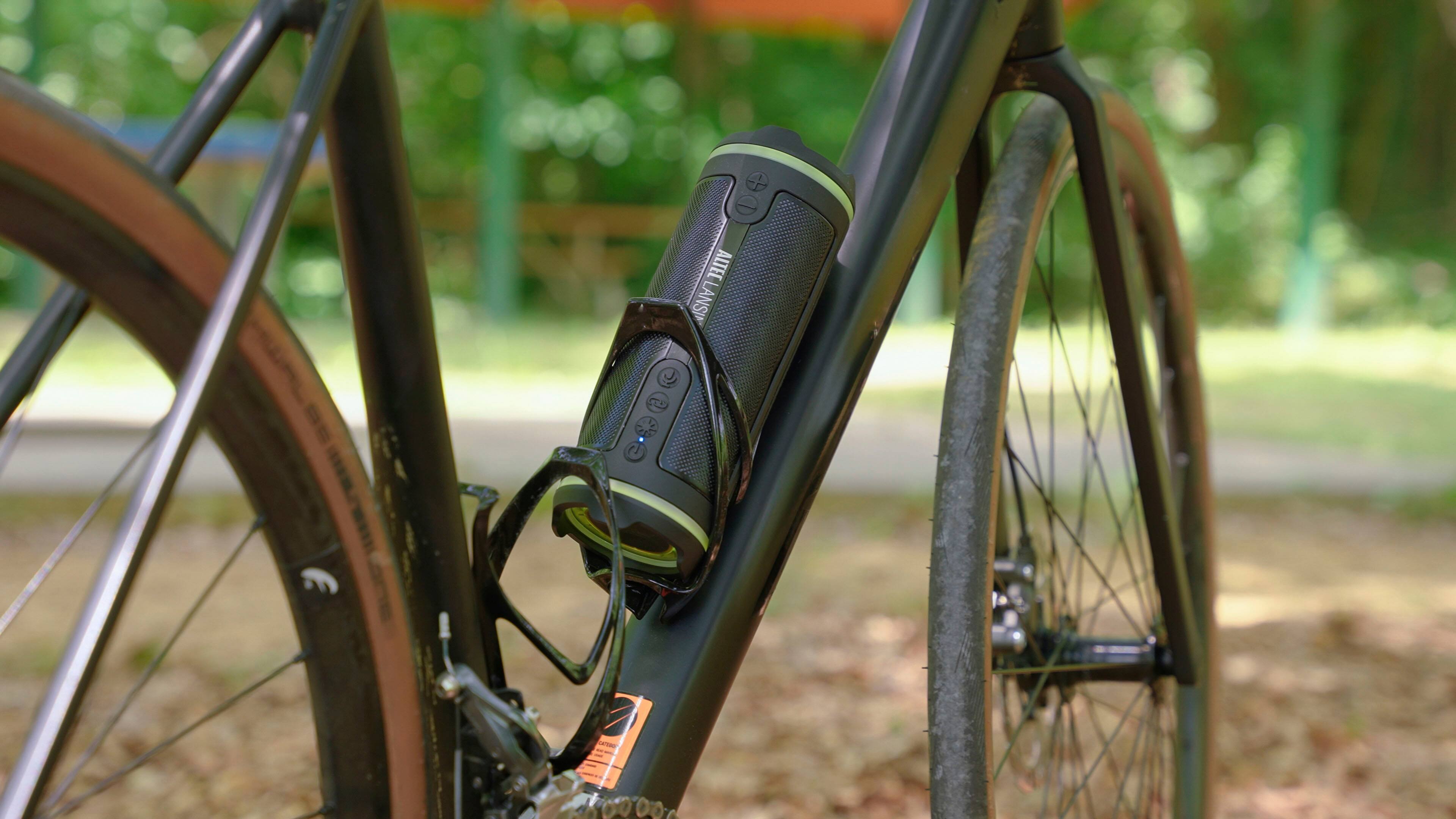 The text on the image reads "Alite Lansing 2 LT."