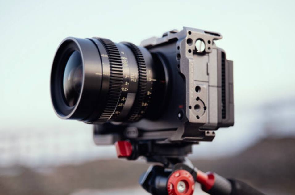 Alt View 2. Thypoch - Thypoch Simera-C 21mm T1.5 Cine Lens (Sony E).