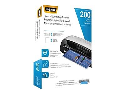 Fellowes  
Thermal Laminating Pouches  
Pochettes à plastifier à chaud  
Micas de encuadre en caliente  

200 Pack  
Pack de 200  
Paquete de 200  

3mil  
3 mil  

Clear Overlay  
Film transparent  
Film transparent  

Dry-Tear Tabs  
Con tablones despegables  
Con tablones despegables  

Reinforced  
Doble  
Doble  

Water-Resistant  
Resistente al agua  
Resistente al agua  

Compatible with Fellowes Thermal Laminators  
Compatible con laminadoras térmicas Fellowes  
Compatible con laminadoras térmicas Fellowes  

3mil