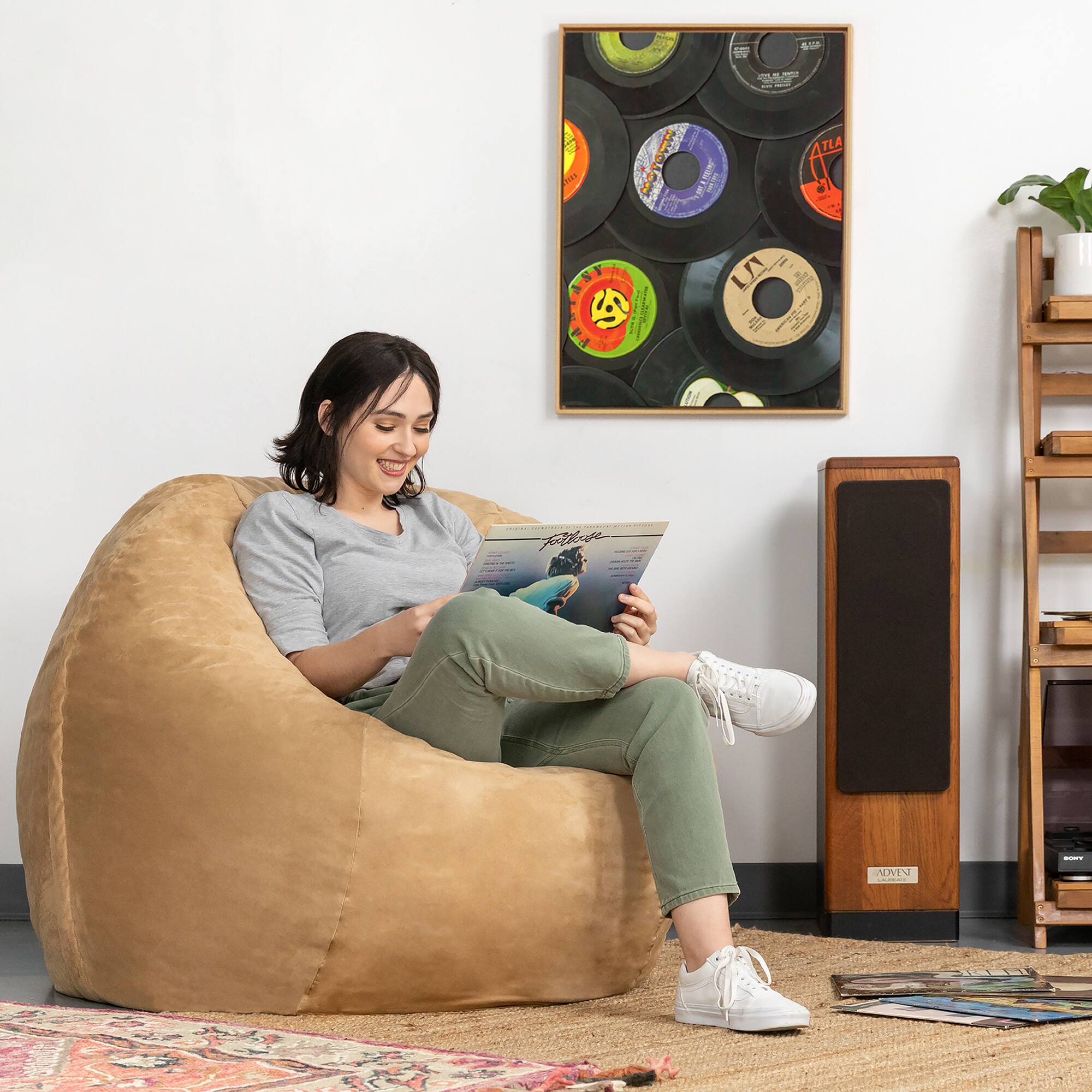 The text in the image appears to be a mix of letters and symbols that don't form coherent words. Here's a corrected and grouped version:

- A de
- e I
- S TLA
- 5 A
- i IT T LA ANP
- i
- m I
- Kiopuge
- i NAV

This doesn't form meaningful words or phrases, so it might be a random sequence or part of a code.