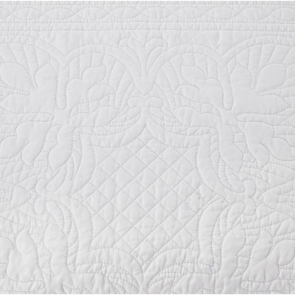 Alt View 5. Gracie Mills - Gracie Mills Salvatore 6-Piece Reversible Cottage-Inspired Scalloped Edges Daybed Set - White.