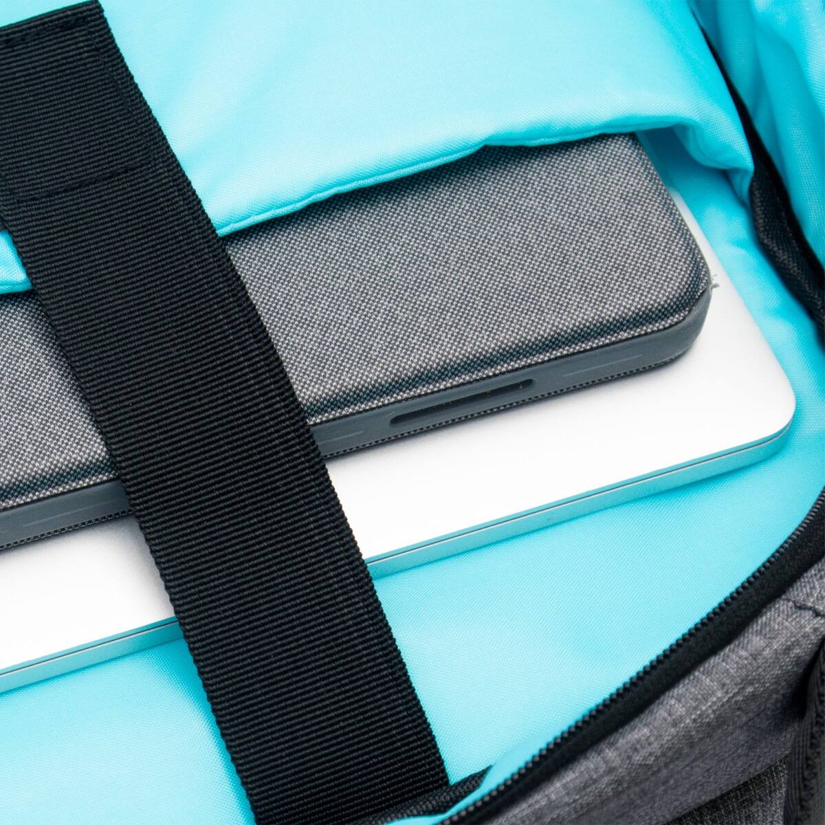 Left. RadioShack - RadioShack 15.6" Laptop Backpack 2607052 - Black.