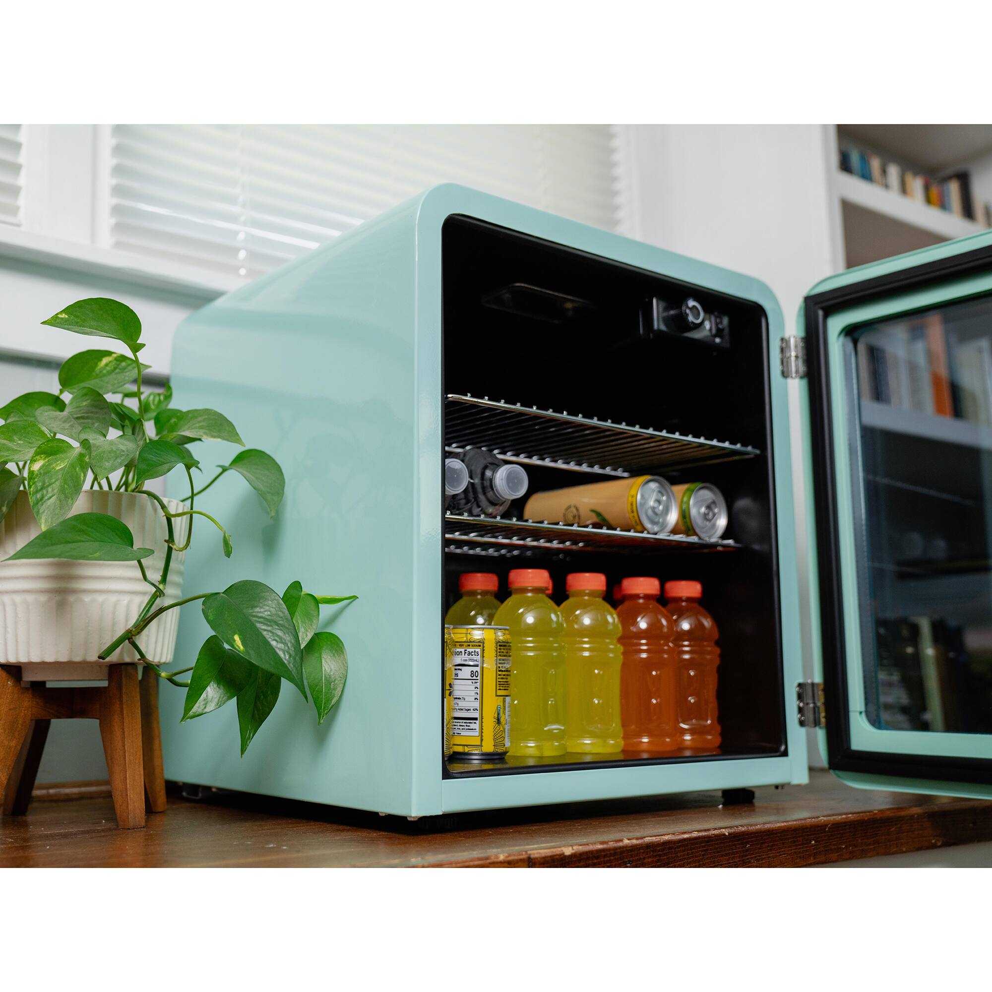 Alt View 6. Magic Chef - 1.7-Cu. Ft. Retro Beverage Cooler - Green.