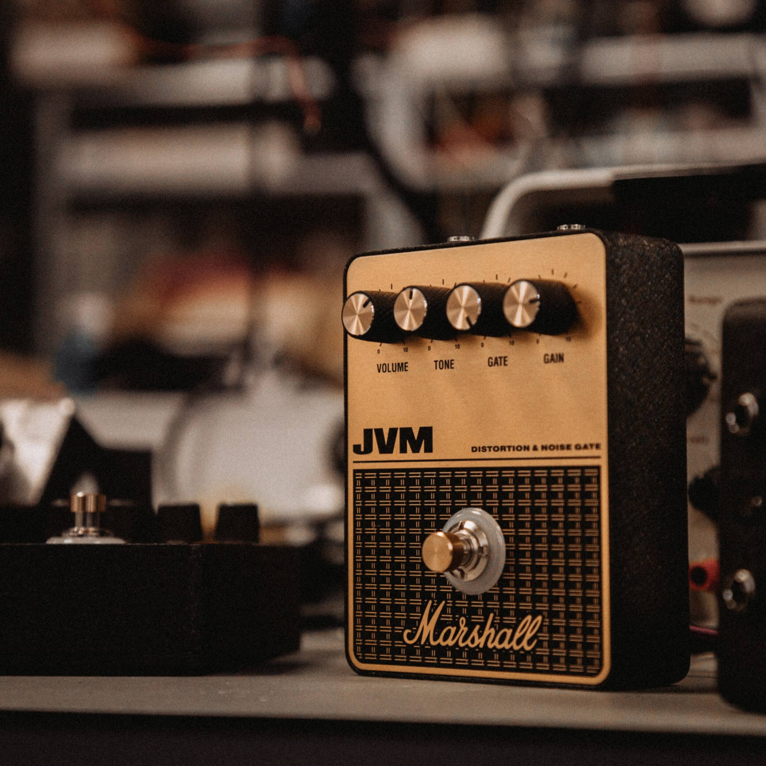 - - - VOLUME d TONE - 1 GATE GAIN JVM DISTORTION & NOISE GATE Marshall