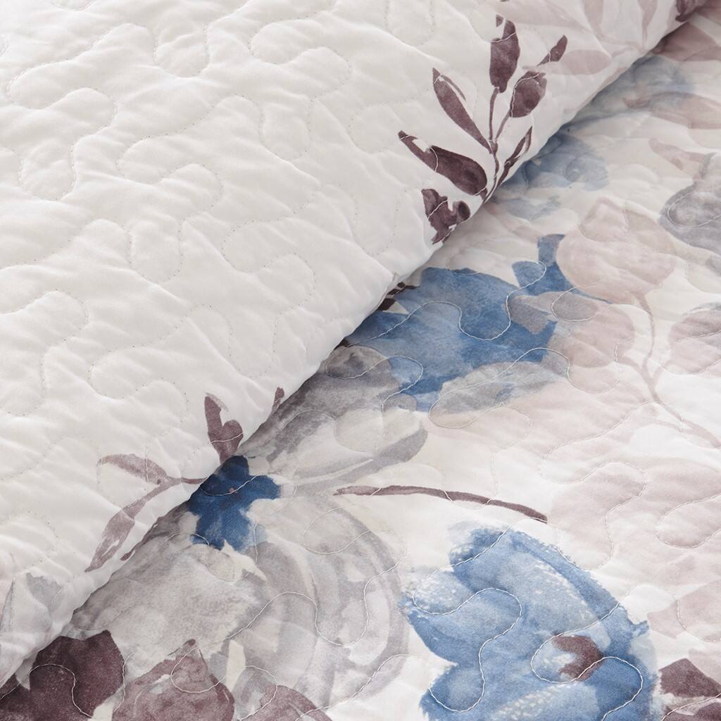 Alt View 5. Gracie Mills - Gracie Mills Ezekiel Tranquil Blossoms 6-Piece Printed Quilt Set with Throw Pillows - Blue.
