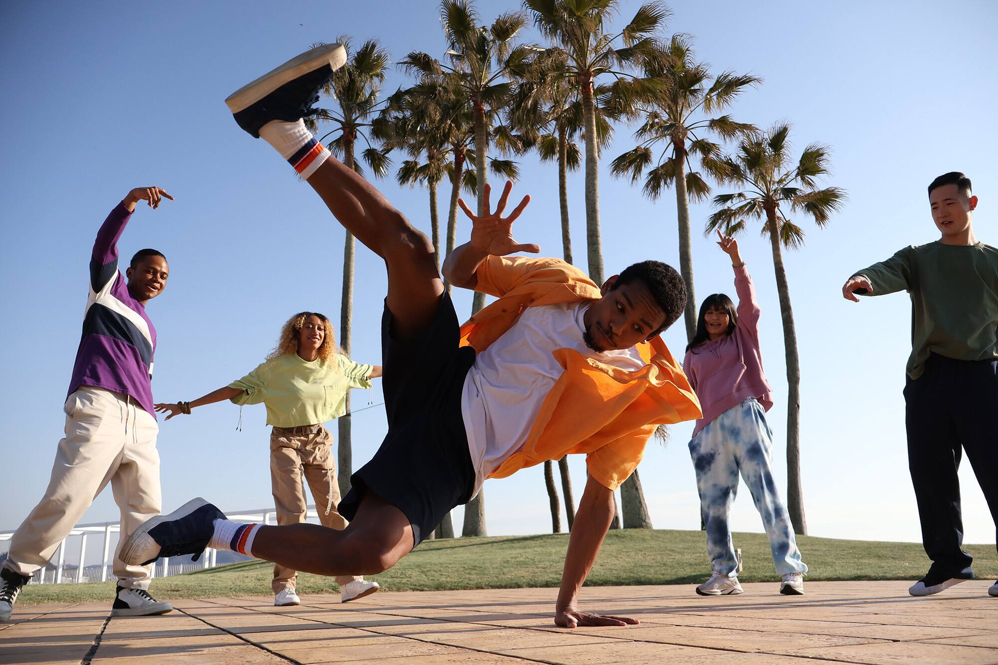 Back. Canon - Canon EOS R10 Mirrorless Camera with RF-S 18-45mm Lens Kit and DSLR Bag Bundle.