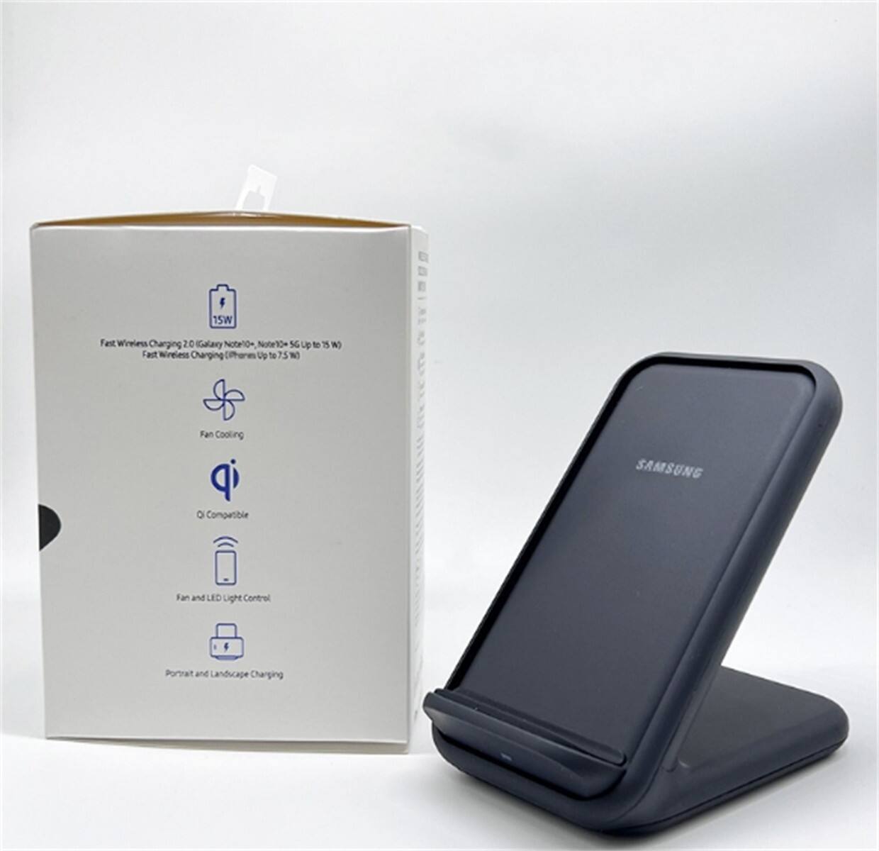 15W Fast Wireless Charging  
20 Galaxy Note10e Note10+  
Fast Wireless Charging (iPhone Up to 7.5W)  
Fan Cooling  
Qi Compatible  
Fan and LED Light Control  
Portrait and Landscape Charging