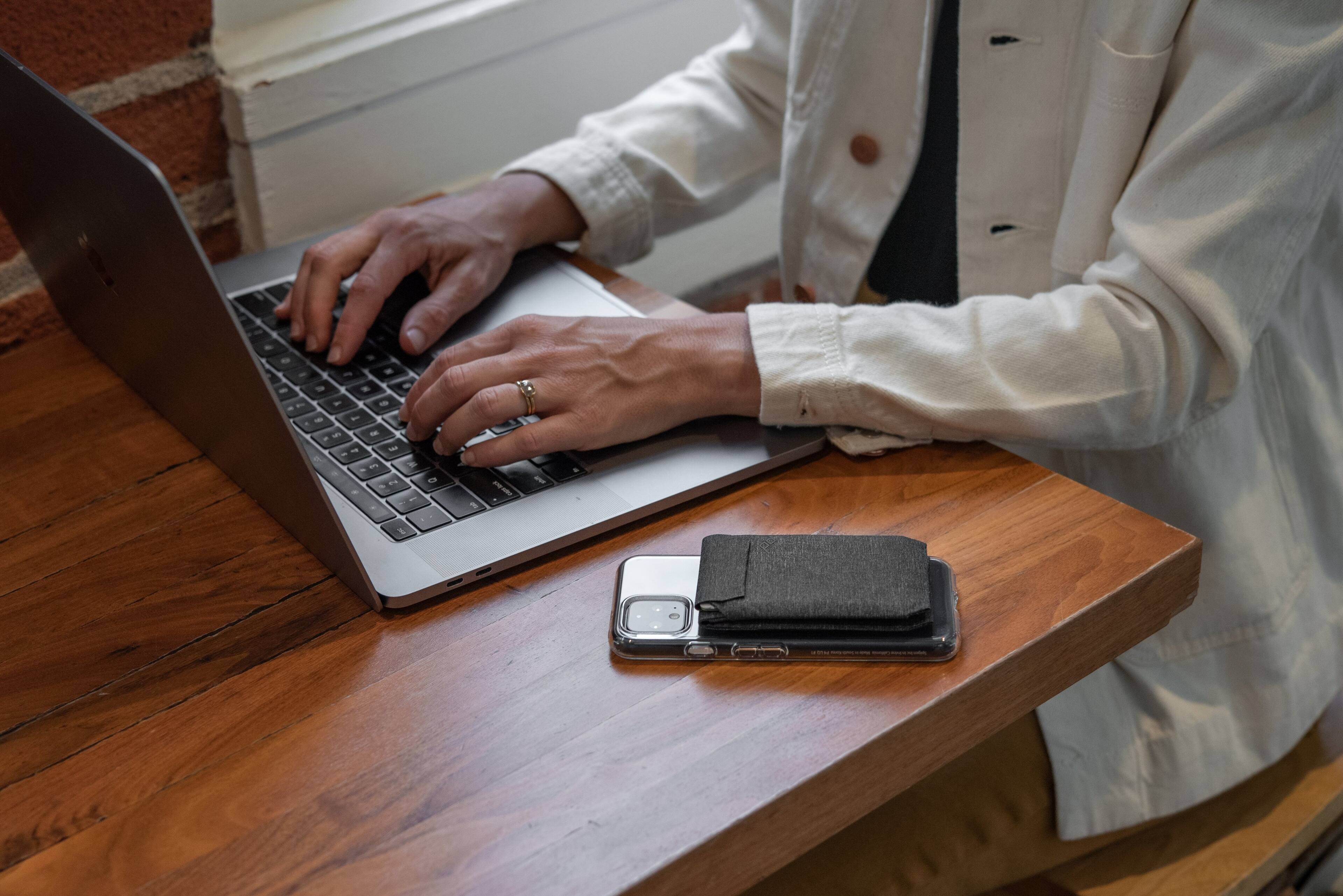 Alt View 13. Peak Design - Mobile Wallet Stand - Charcoal.