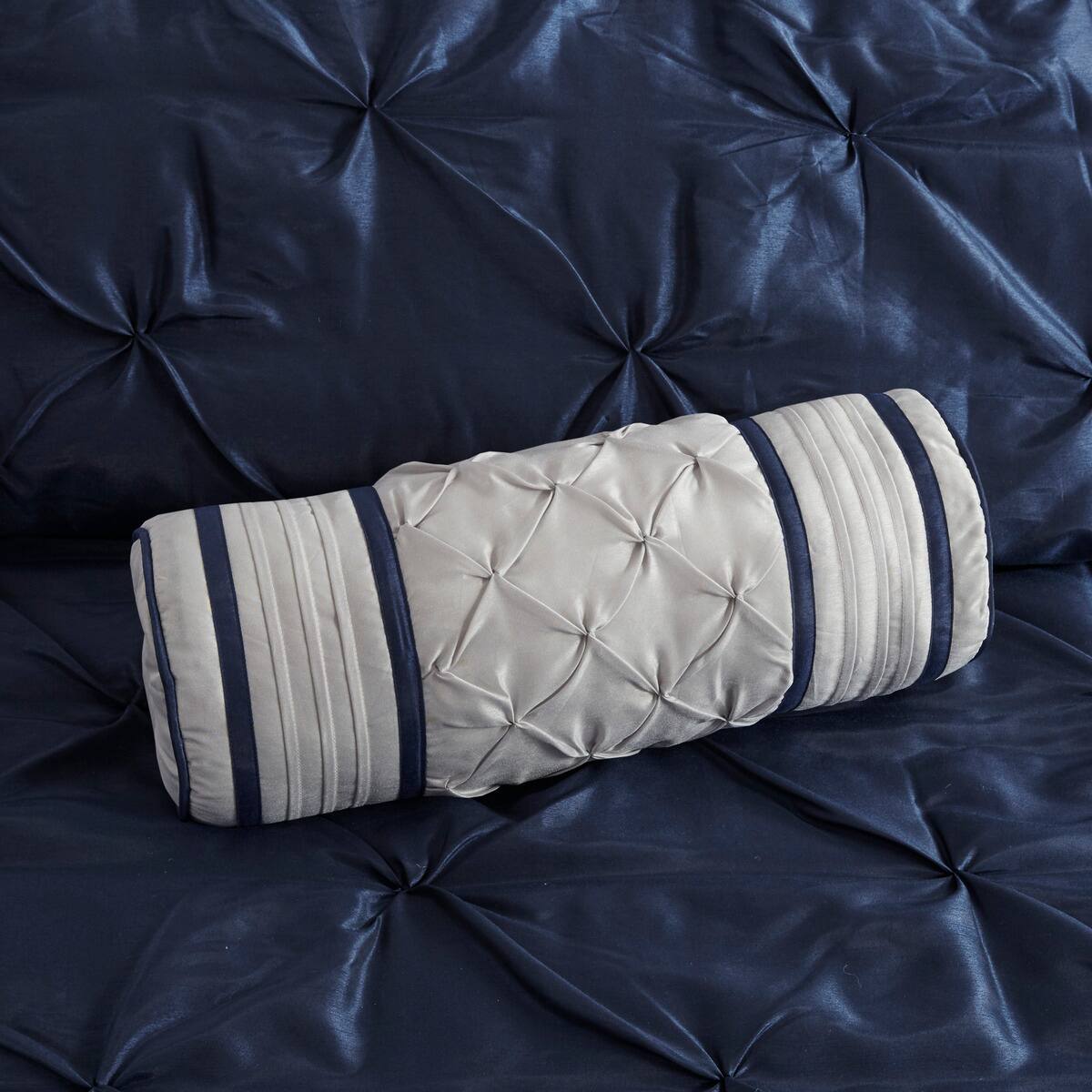 Left. Aukfa - 7 Piece Tufted Comforter Set Cal King - Navy.