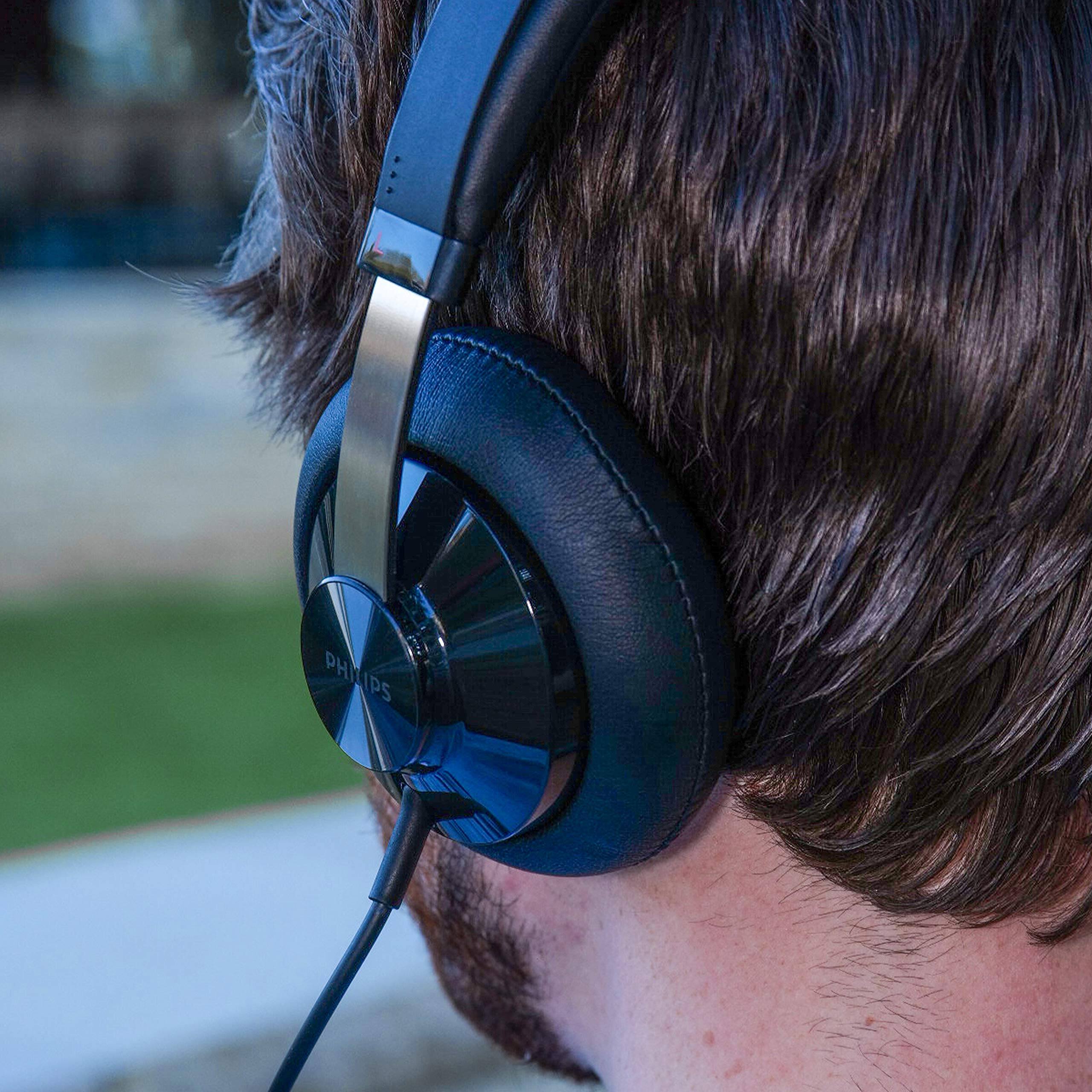 Alt View 3. Philips - Wired Over-Ear Headphones Studio Monitor with High-Resolution Audio, Deep Bass, 40mm Drivers and Noise Isolation - Black.