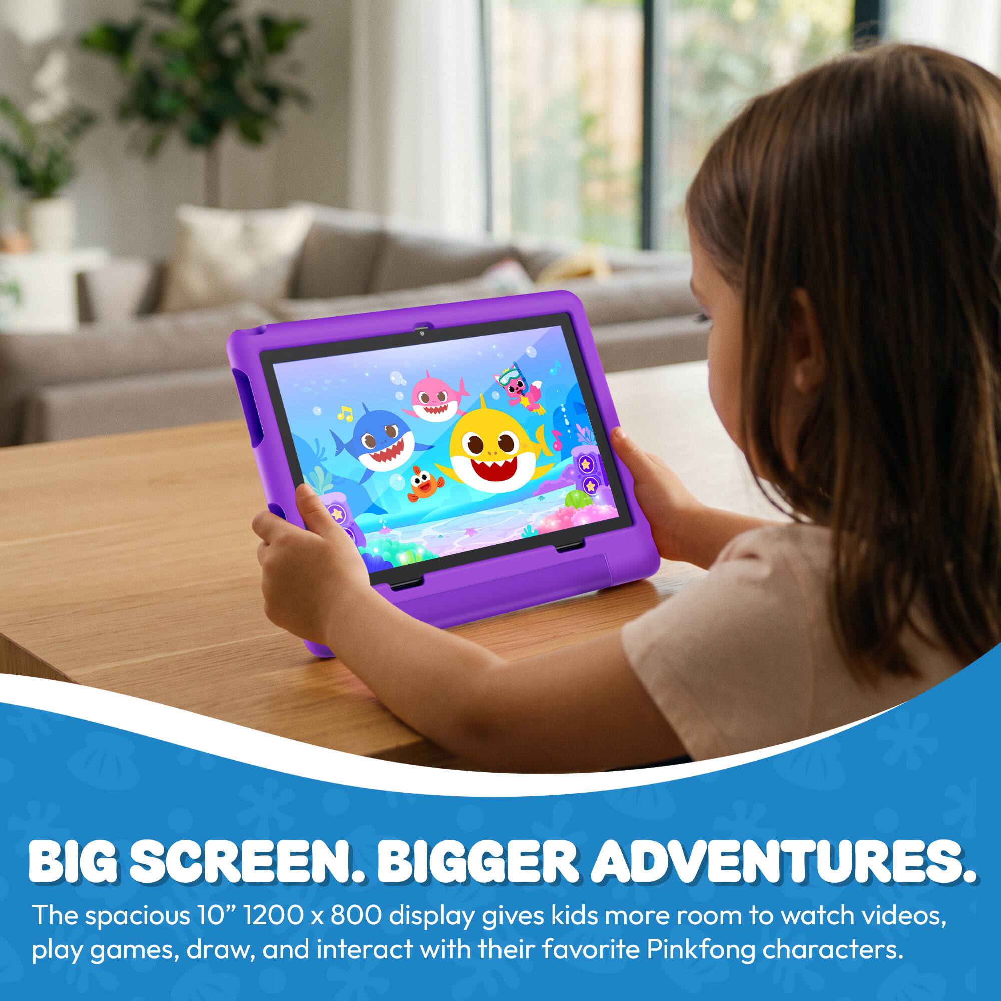 BIG SCREEN. BIGGER ADVENTURES.  
The spacious 10" 1200 x 800 display gives kids more room to watch videos, play games, draw, and interact with their favorite Pinkfong characters.
