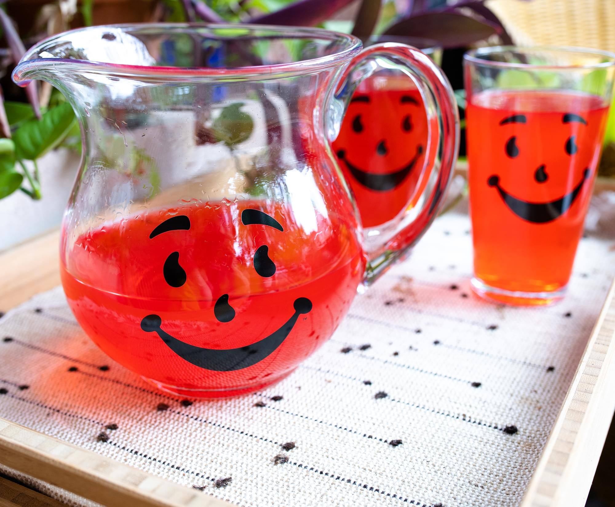 Alt View 4. Toynk - Kool-Aid Man 64-Ounce Glass Pitcher and Two 16-Ounce Pint Glasses - Clear.