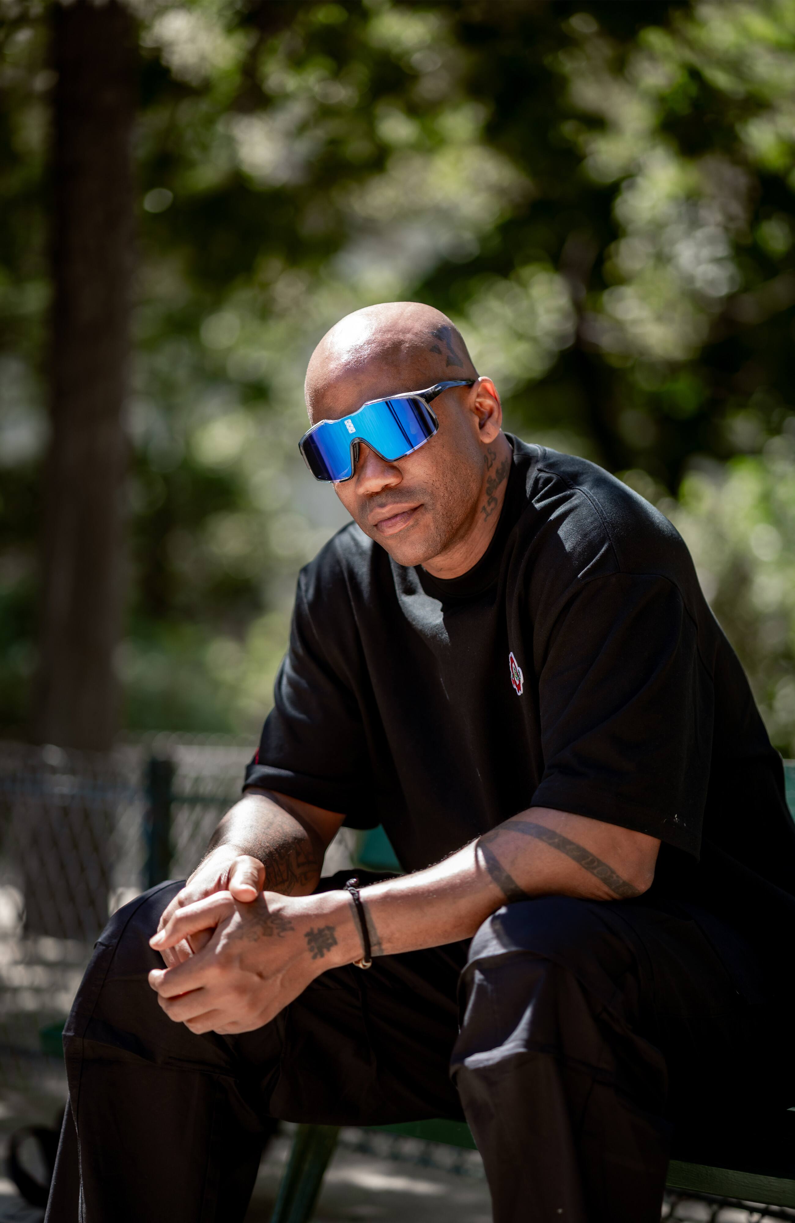 Alt View 6. Chamelo - Falcon - Sports Smart Glasses with Electrochromic Auto Tint - Obsidian frame | Alpha Blue lenses.