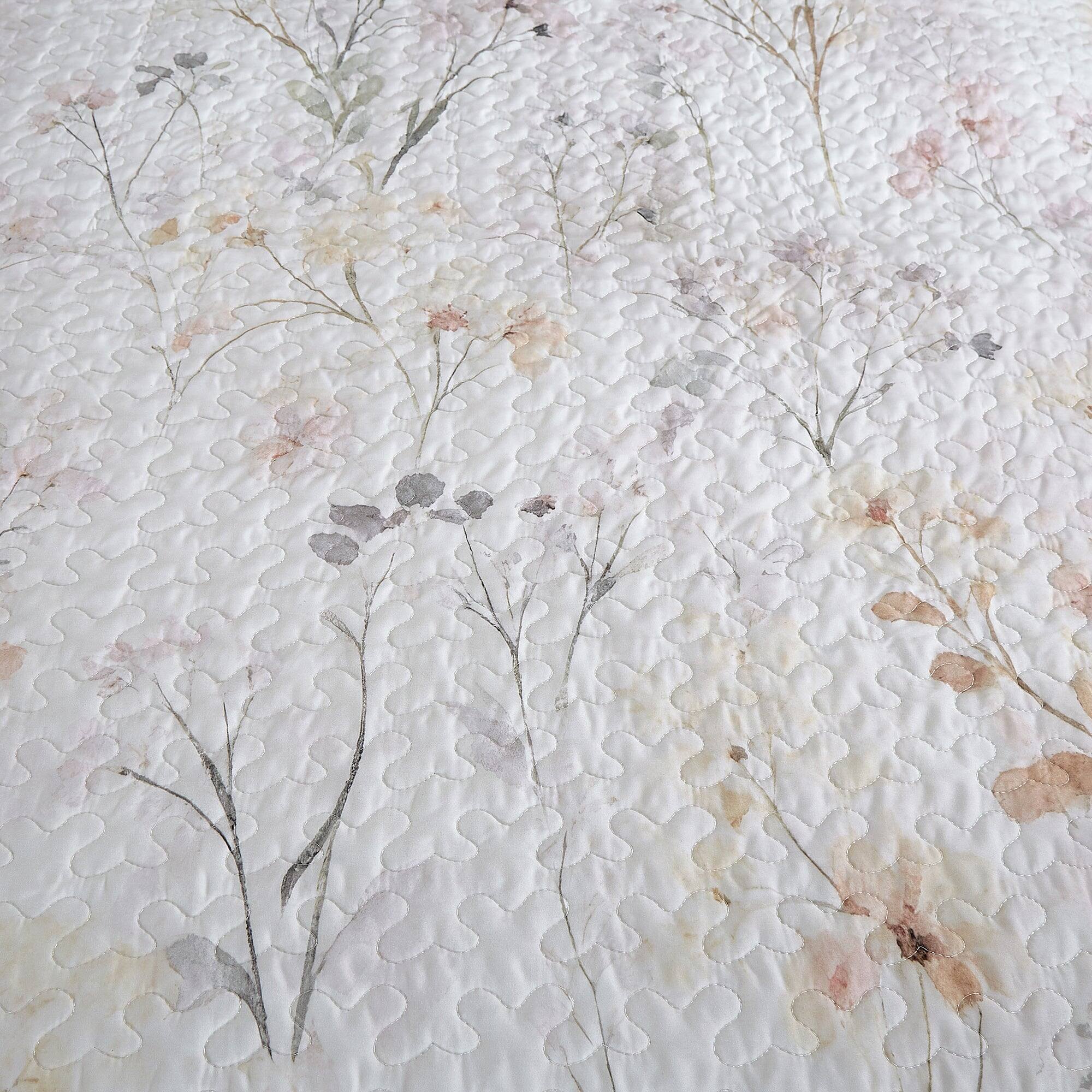 Angle. MarCielo - MarCielo 3 Piece Lightweight Quilt Bedspread Set Reversible Floral Botanical - Watercolor Grass.