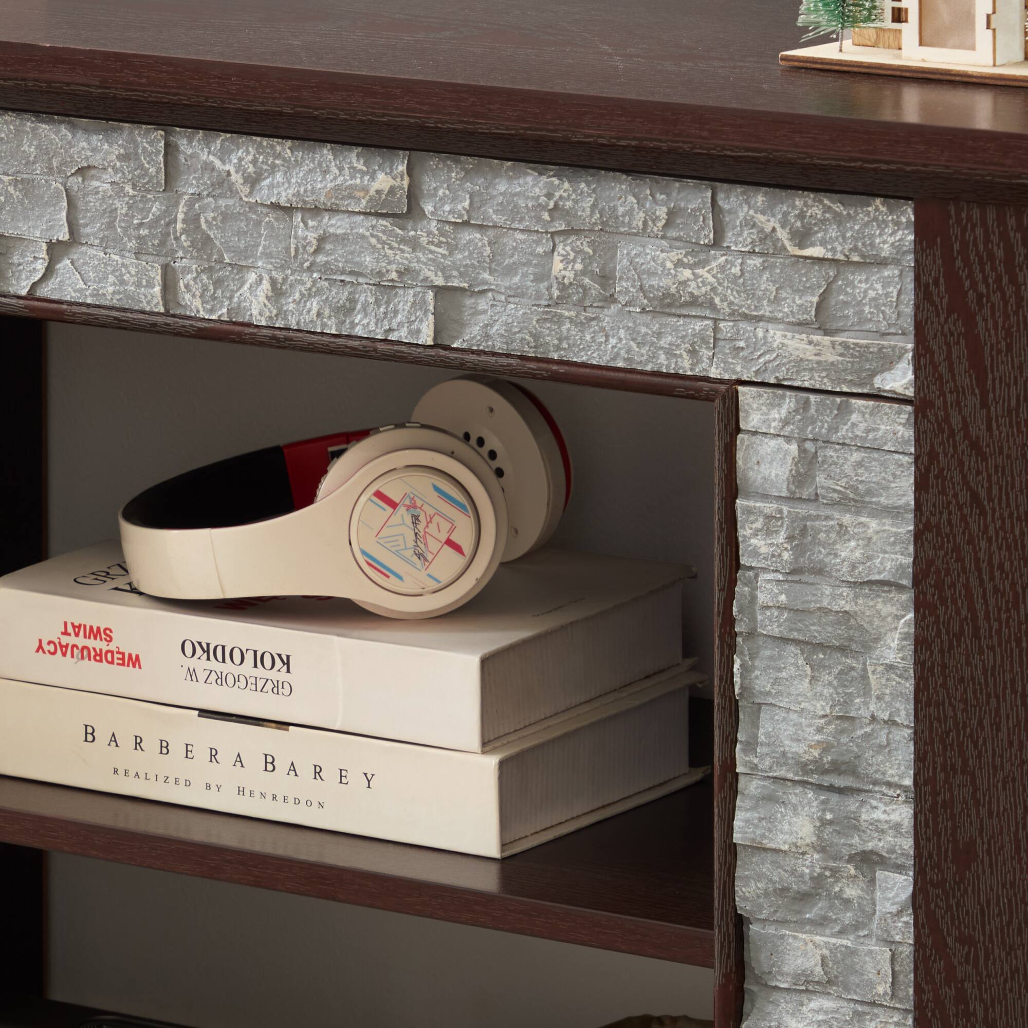 GR SWIAT WEDRUJACY KOLODKO W. GRZEGORZ BARBERA REALIZED AT BAREY HENREDON