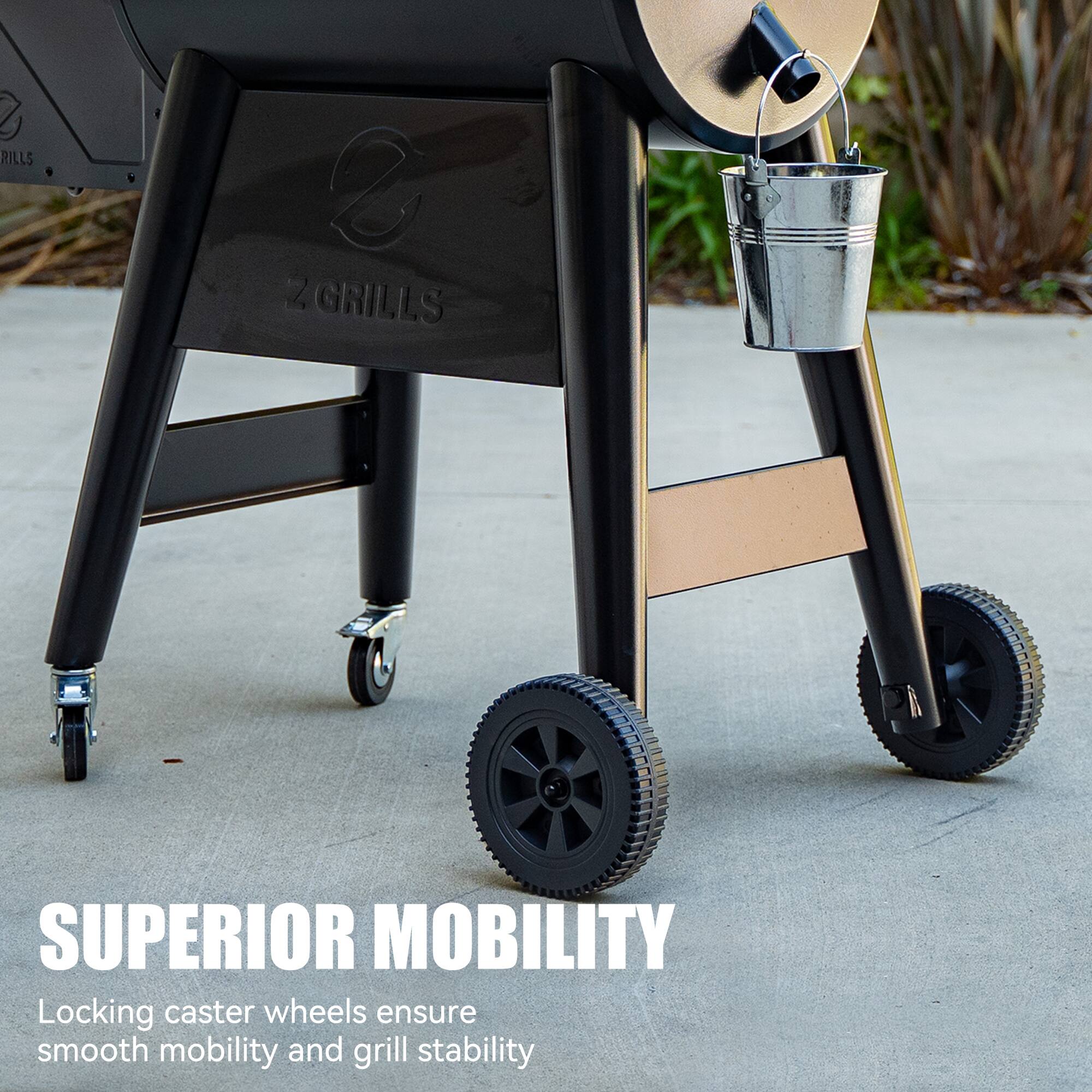 2 GRILLS

SUPERIOR MOBILITY

Locking caster wheels ensure smooth mobility and grill stability