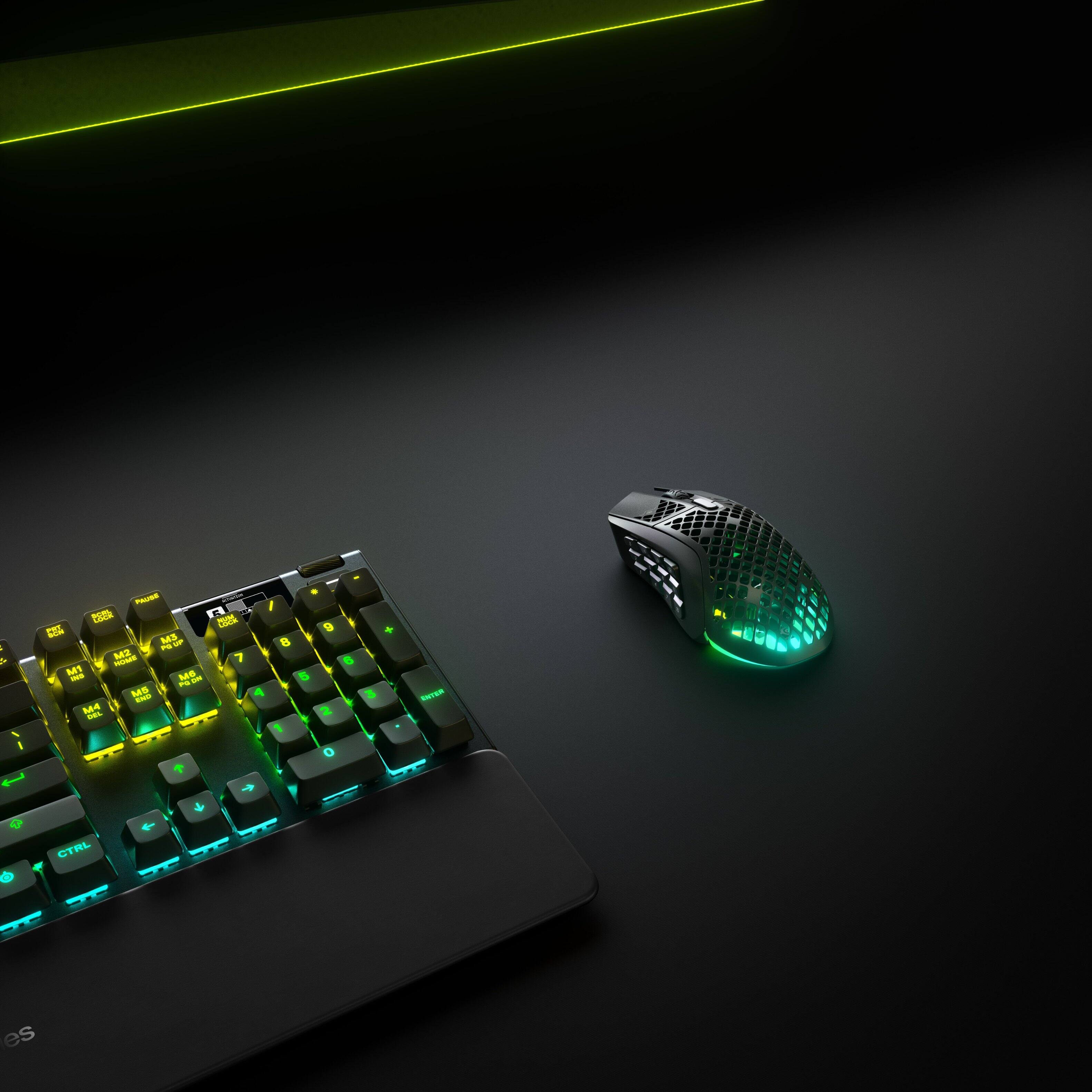 The text on the image reads: "de PAL - tk F 1 C2L M2 5- - M2 miras IM M6 - - - 1s - M4 PEL 9 - - I CTRL es". This text appears to be a combination of various keyboard keys and symbols, possibly representing a customized keyboard layout or a specific gaming setup.