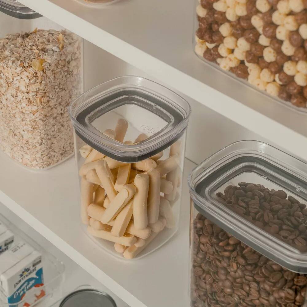 Angle. OU - OU Airtight Food Storage Container 8pc (set of 4) Stackable Plastic Container with Leak Proof Lid - Clear.