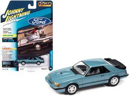 Johnny Lightning - 1986 Ford Mustang SVO Light Regatta Blue Metallic Black Stripes Classic Gold Collection Limited 12768pcs 1/64 - Blue Metallic With Black