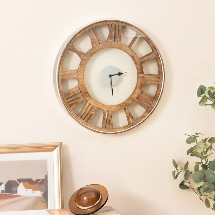 Angle. Hivvago - Hivvago Natural Wood 16-inch Classic Farmhouse Roman Numerals Wall Clock - Natural Wood.