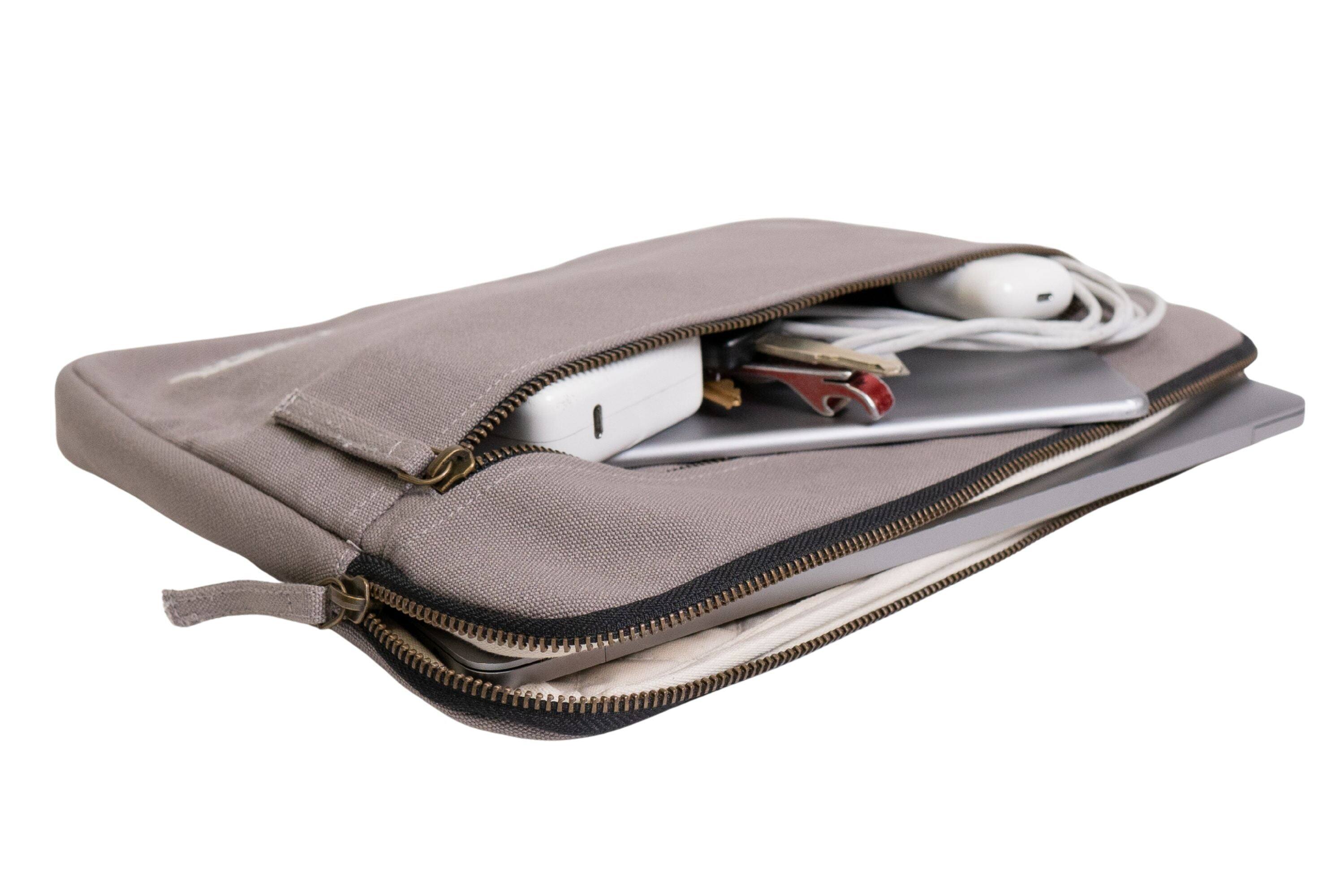 Left. Terra Thread - Organic Cotton Laptop Sleeve 13 inches - Cloud Grey.