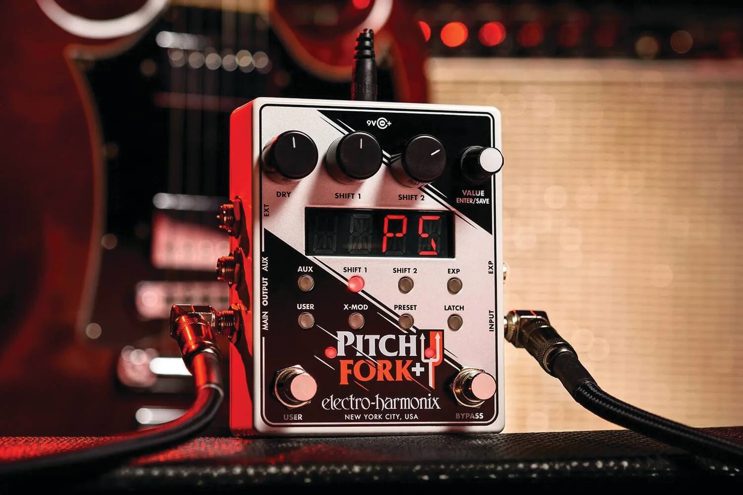 9V I EXT AUX OUTPUT MAIN DRY SHIFT 1 SHIFT 2 VALUE ENTER/SAVE A5 AUX SHIFT 1 SHIFT 2 EXP EXP USER X-MOD PRESET LATCH INPUT PITCHFORK electro-harmonix USER NEW YORK CITY, USA BYPASS