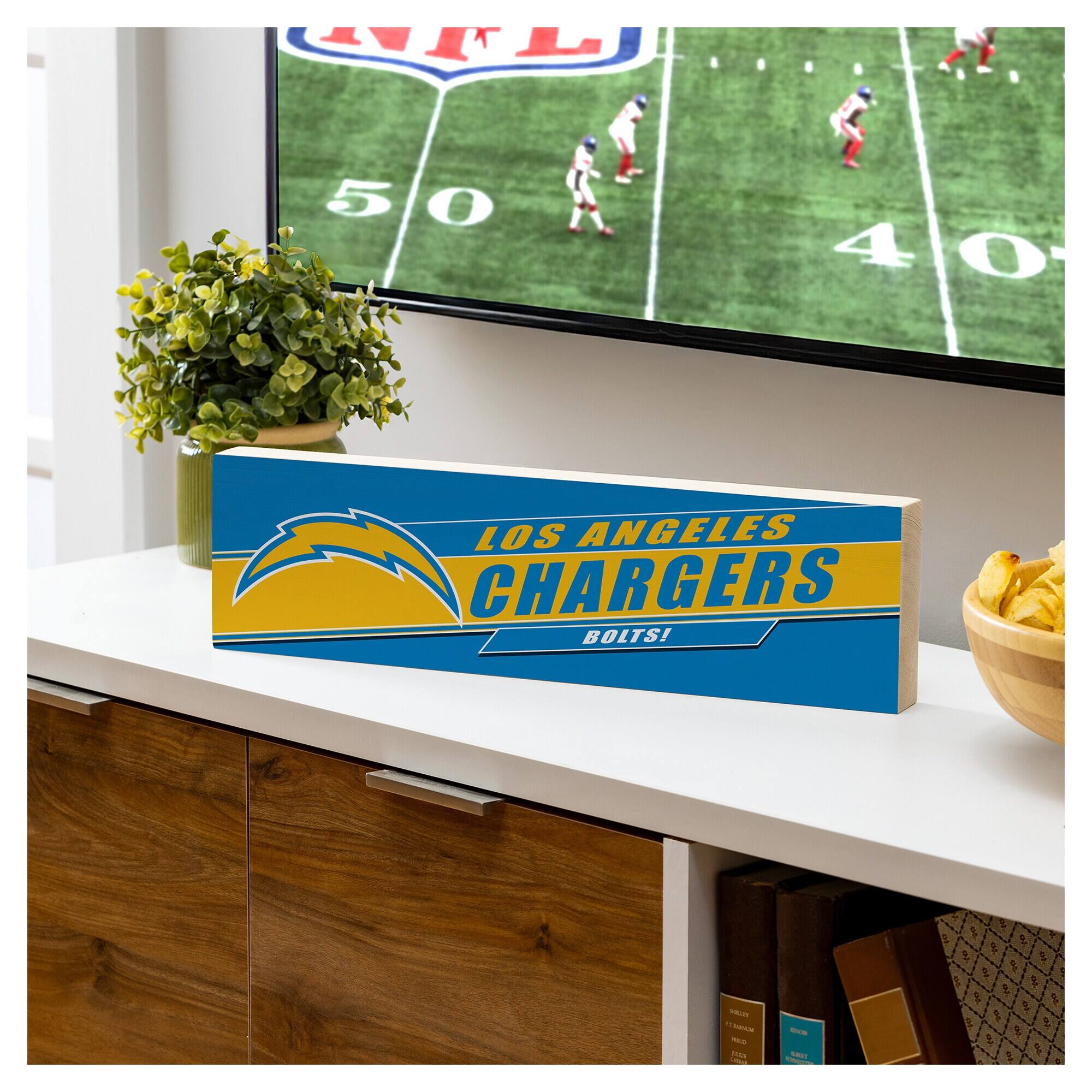 LOS ANGELES  
CHARGERS  
BOLTS!