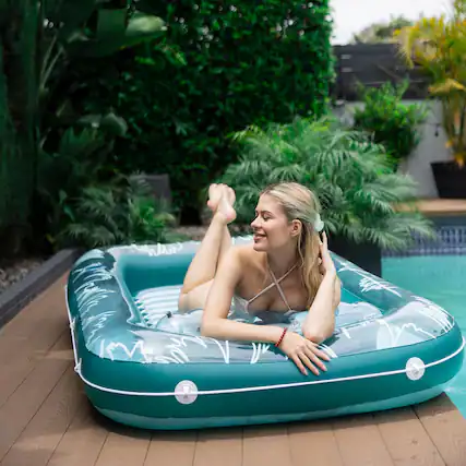 Front. Sunrio - tanning pool.