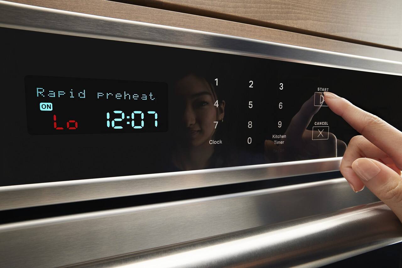 Rapid preheat ON Lo 12:07 1 4 7 Clock 2 5 8 0 3 6 9 Kitchen Timer START D CANCEL X