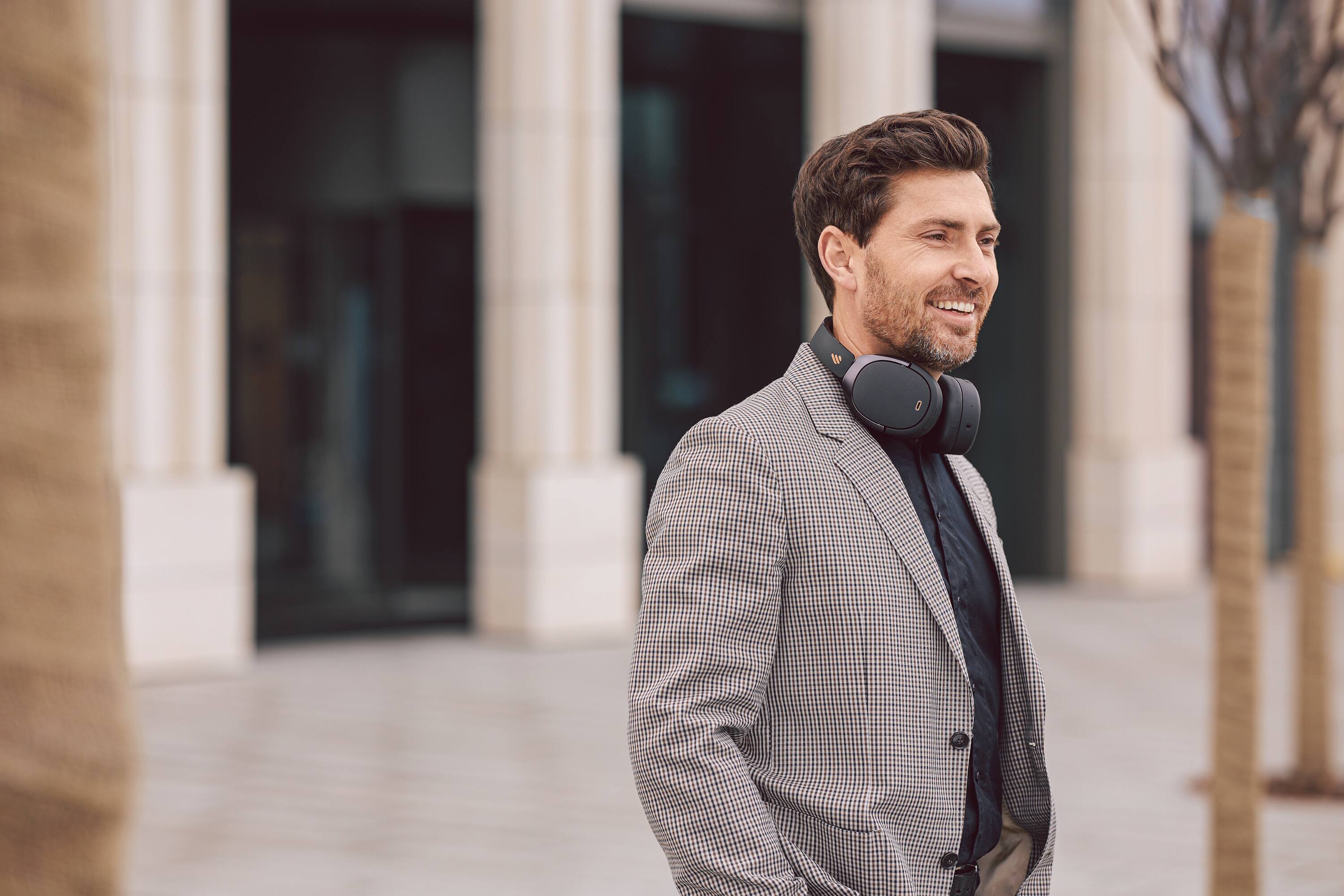 Back. Edifier - WH950NB Wireless Noise Cancelling Over-Ear Headphones - Black.