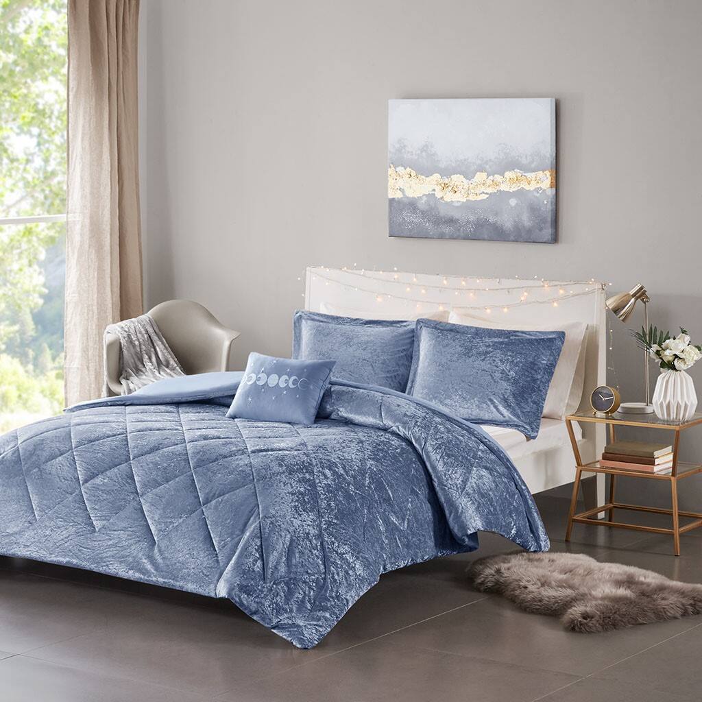 Alt View 1. Gracie Mills - Gracie Mills Andrea Duvet Cover Set with Throw Pillow - Blue.