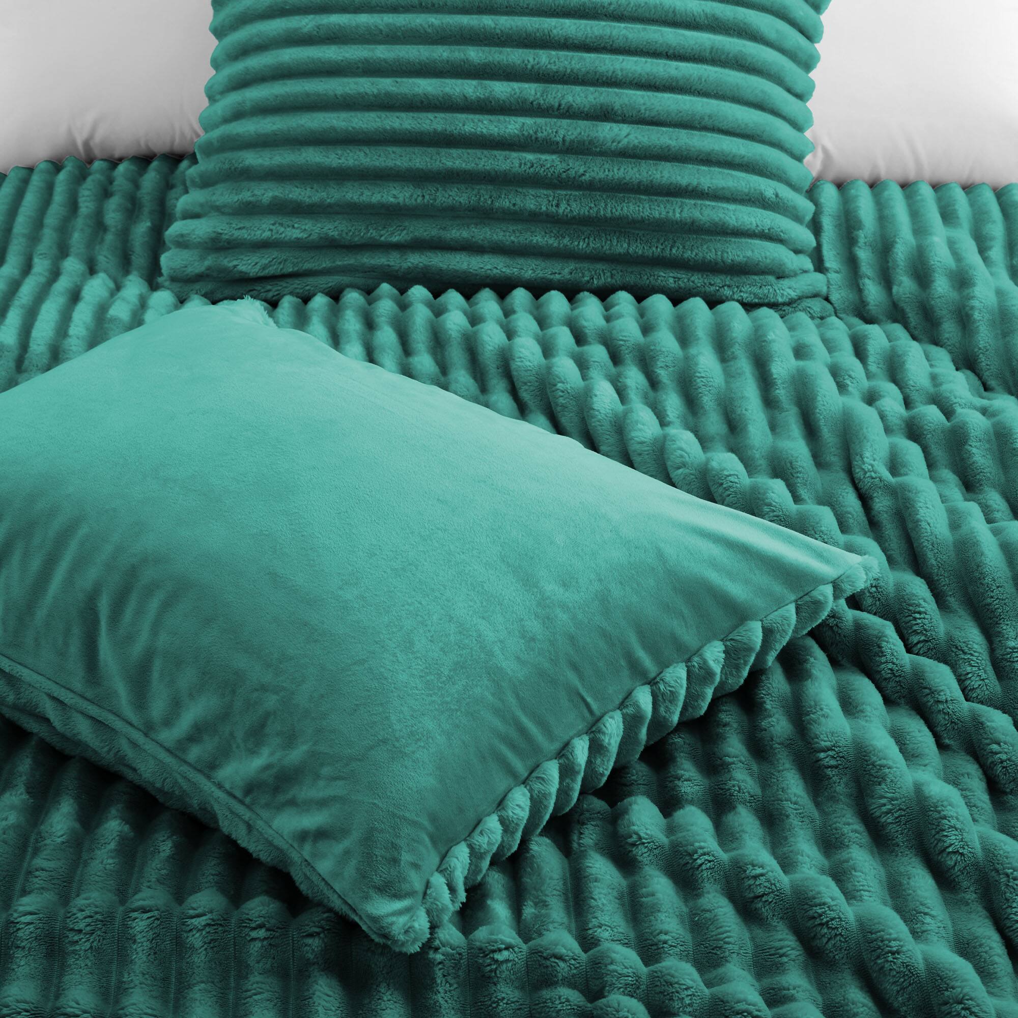 Back. Peace Nest - Peace Nest Flannel Fleece Plush Fuzzy Comforter Set Fluffy Bedding Set with 2 Pillowcases - Green.