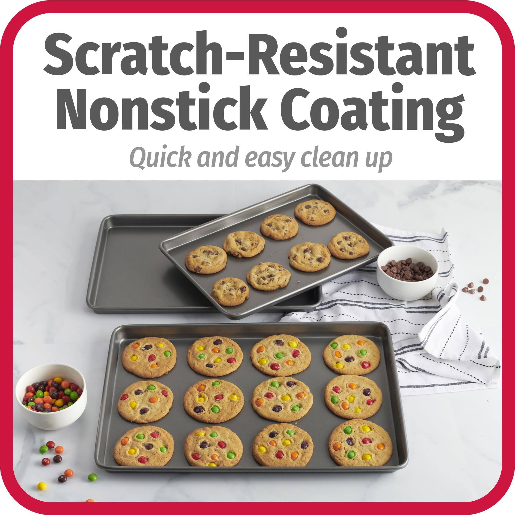 Scratch-Resistant Nonstick Coating  
Quick and easy clean up